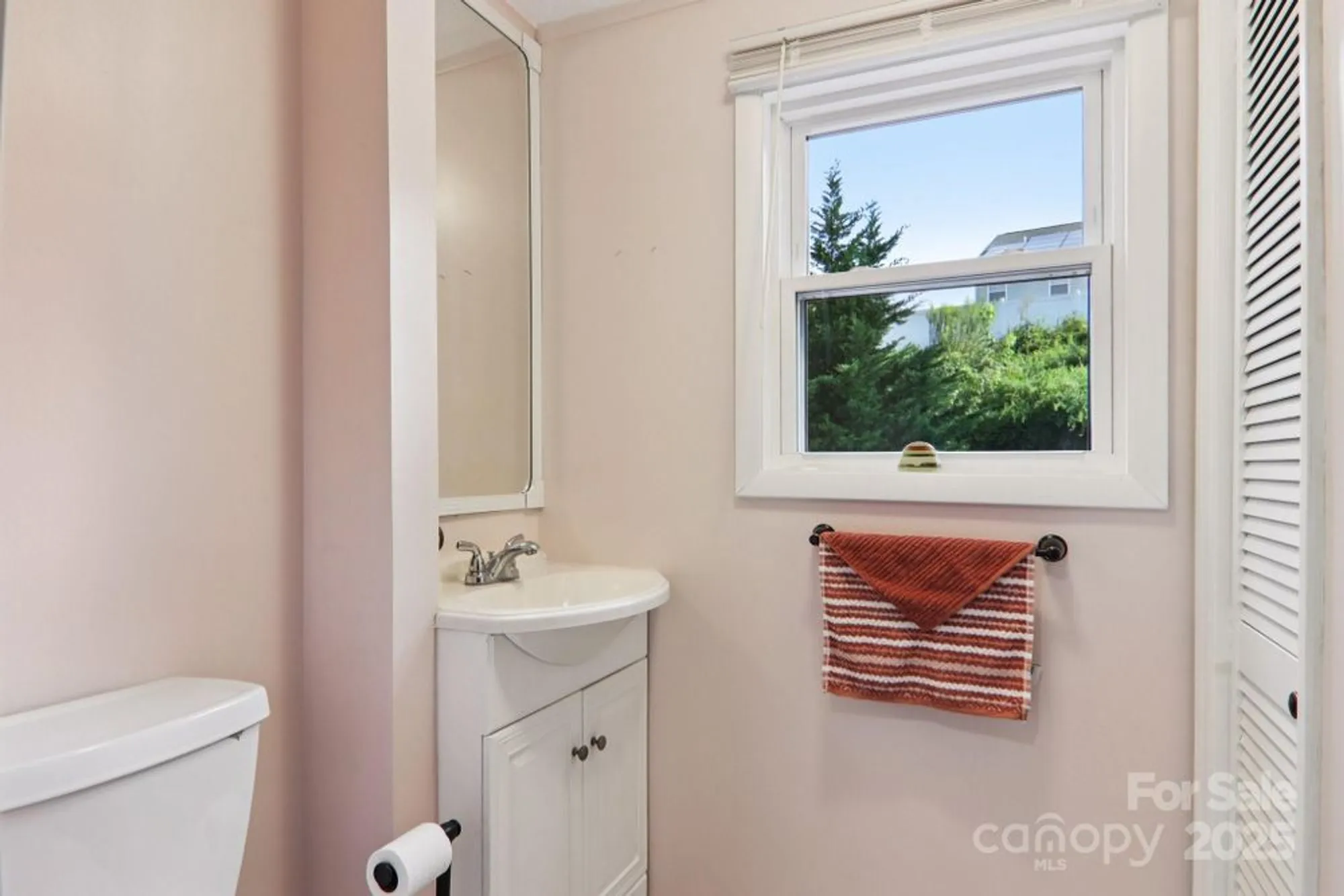 Property Slideshow image 26 of 47 | 226 cranbrook cir, Hendersonville, NC, 28792