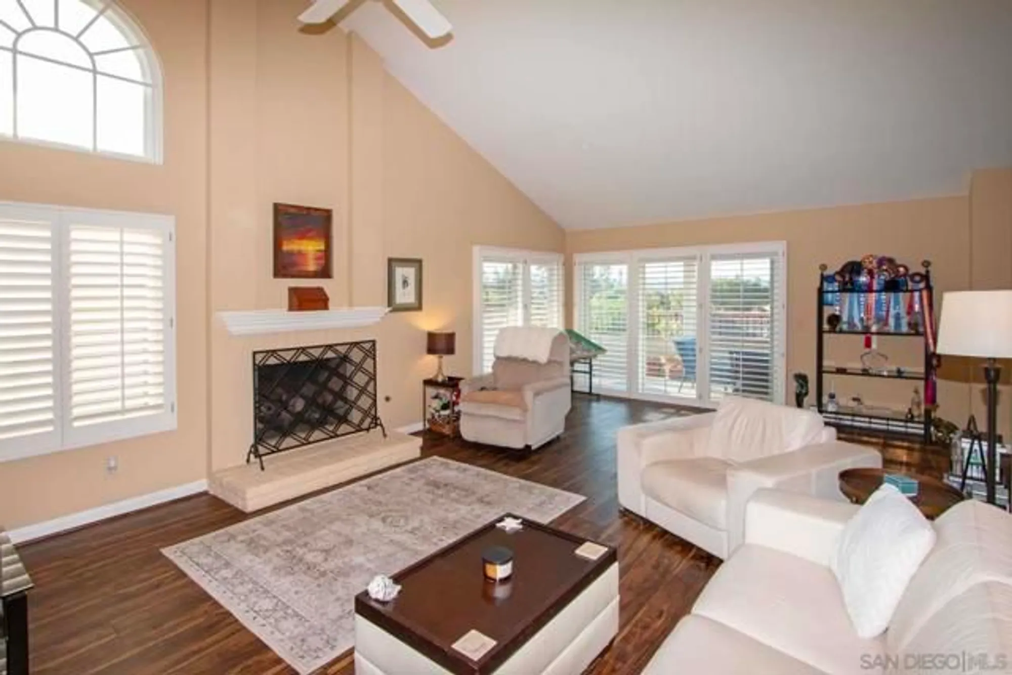 Property Slideshow image 17 of 39 | 17638 caminito hercuba, San Diego, CA, 92128