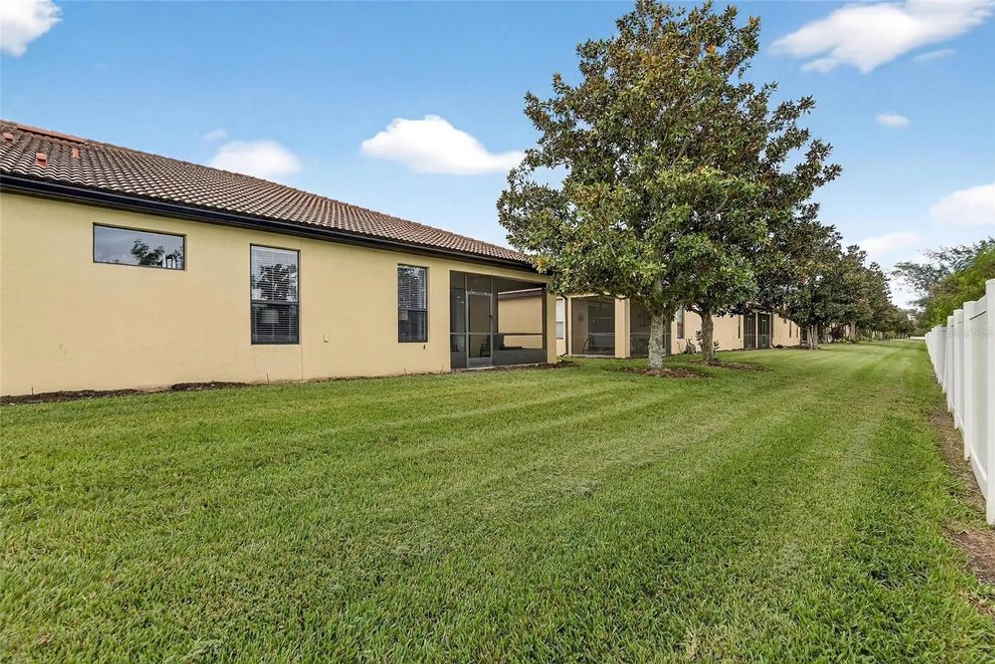 Property Slideshow image 49 of 58 | 307 bluewater falls ct, Apollo Beach, FL, 33572