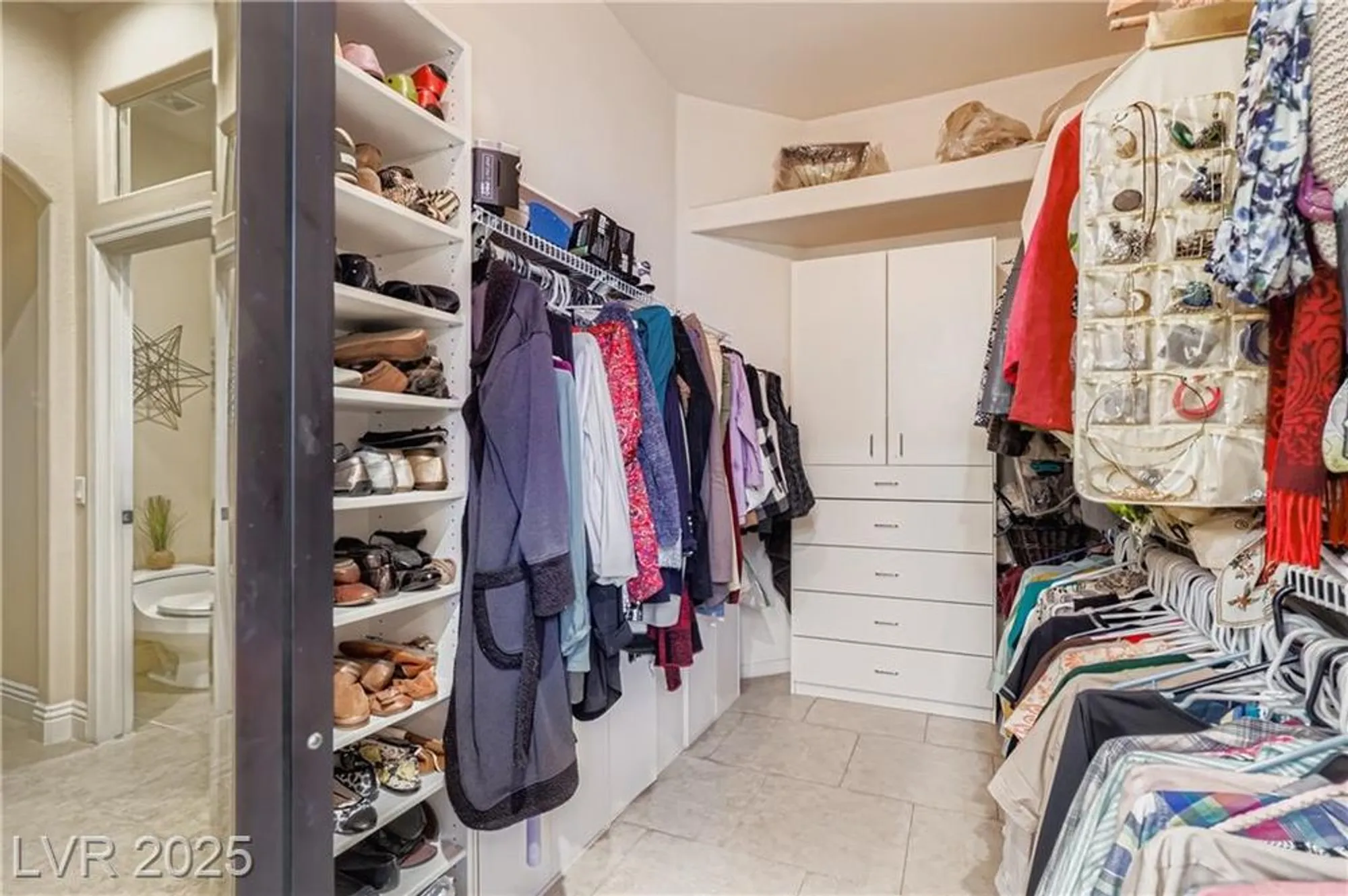 Property Slideshow image 8 of 35 | 2800 darby falls dr, Las Vegas, NV, 89134