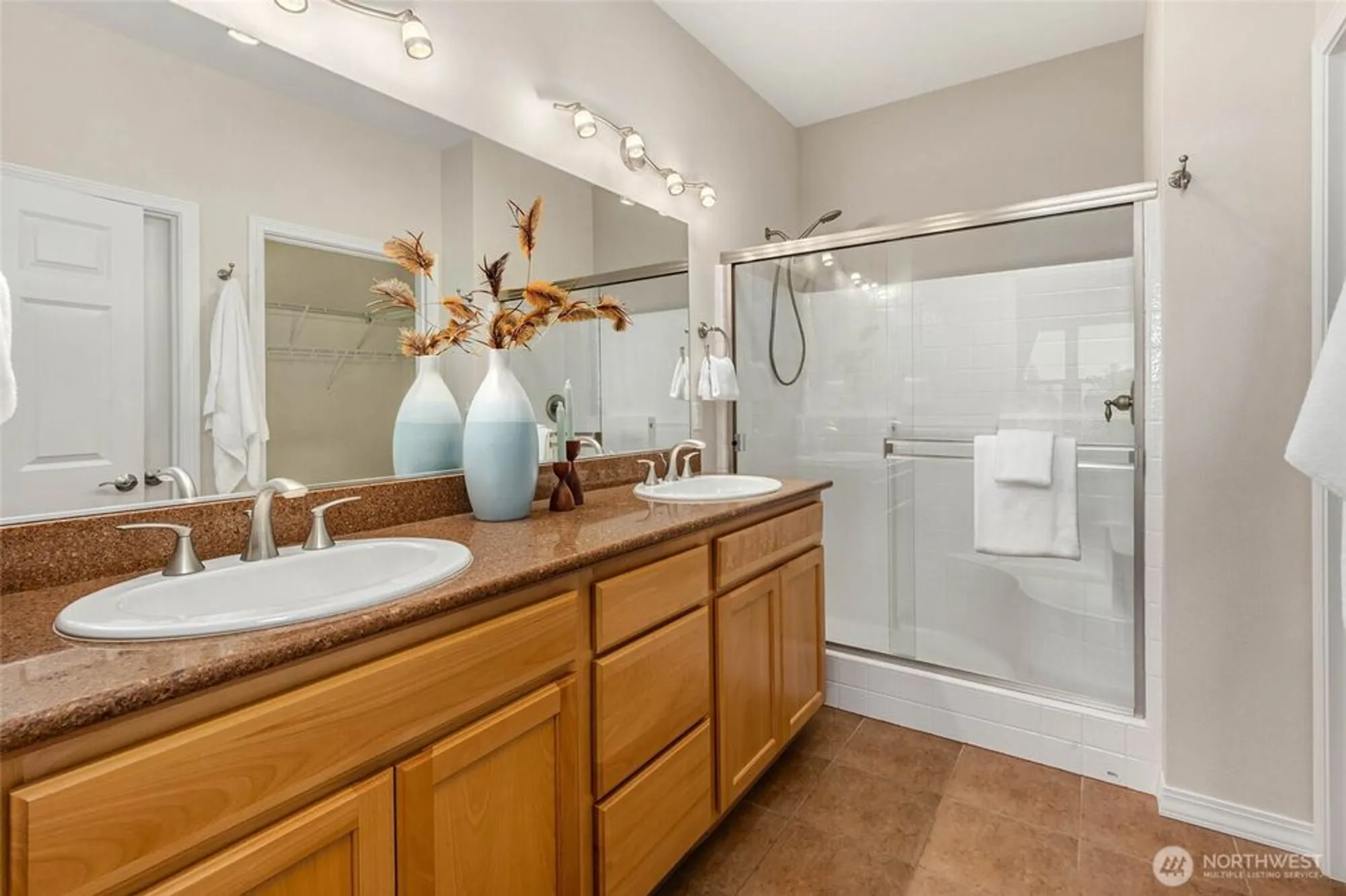 Property Slideshow image 16 of 25 | 12429 243rd pl, Redmond, WA, 98053