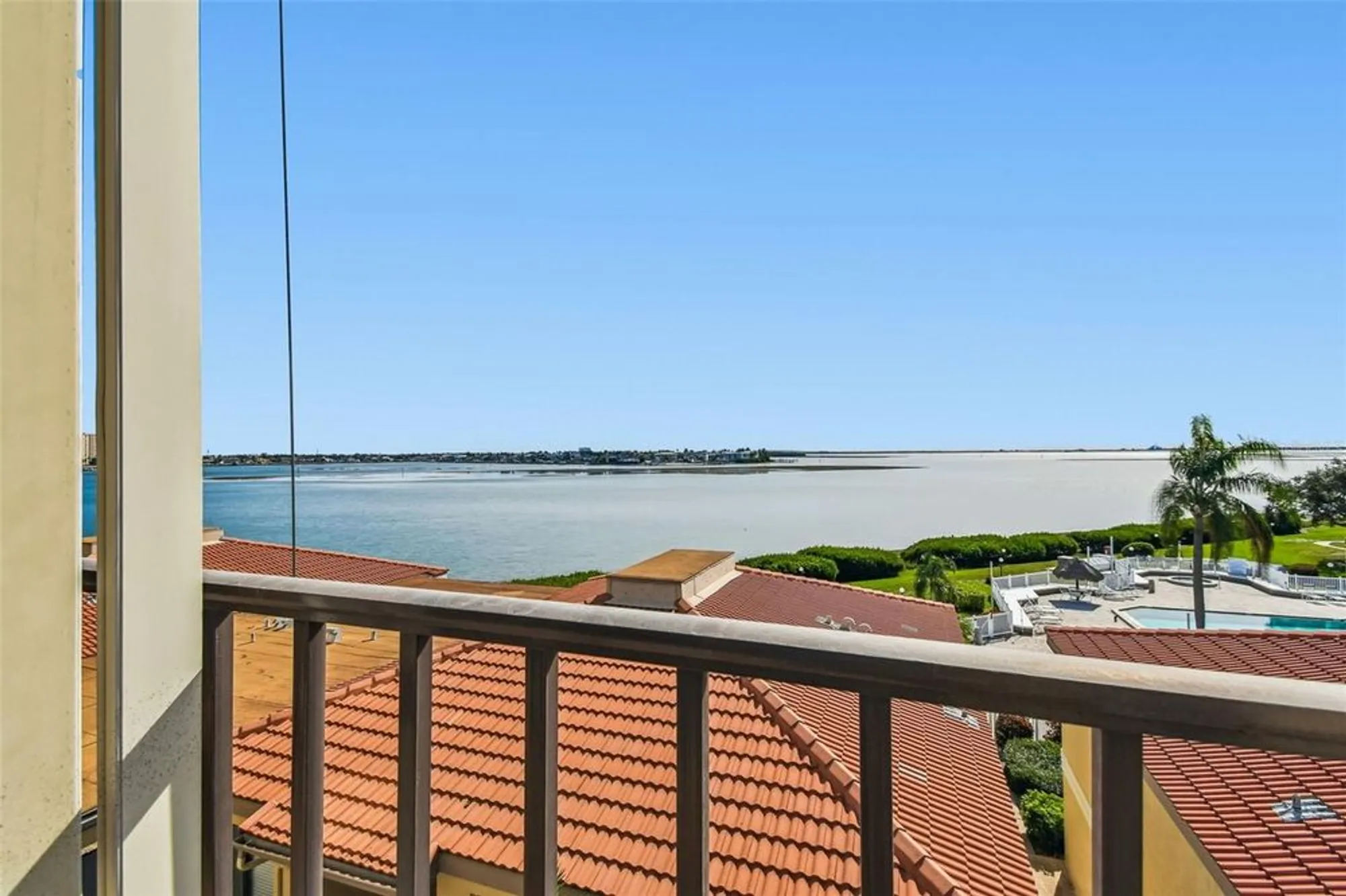 Property Slideshow image 7 of 49 | 6104 palma del mar blvd s apt 402, St Petersburg, FL, 33715