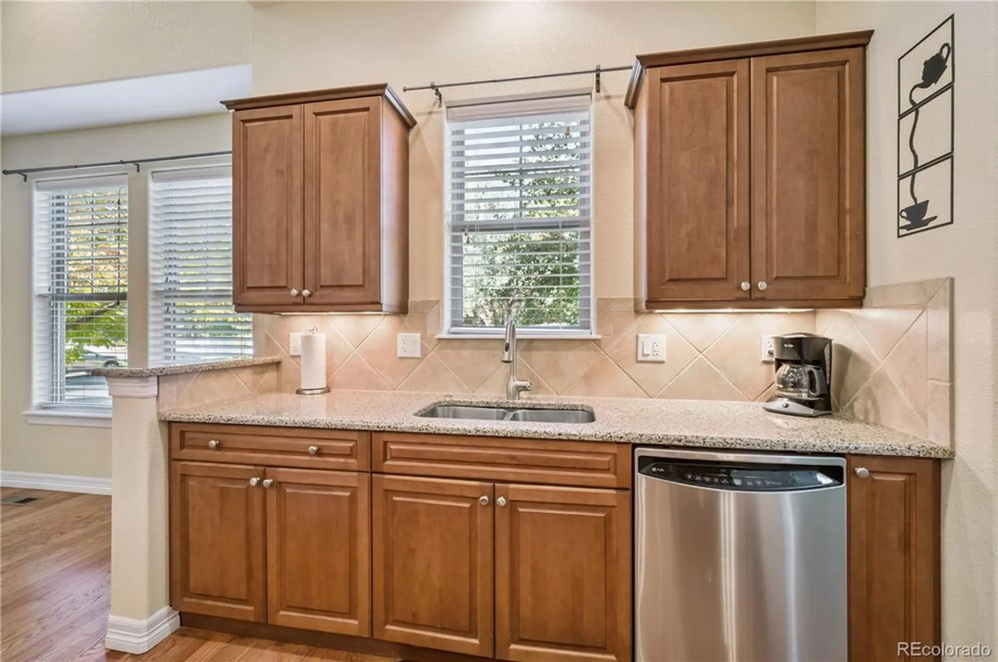 Property Slideshow image 17 of 50 | 8588 w quarles pl, Littleton, CO, 80128