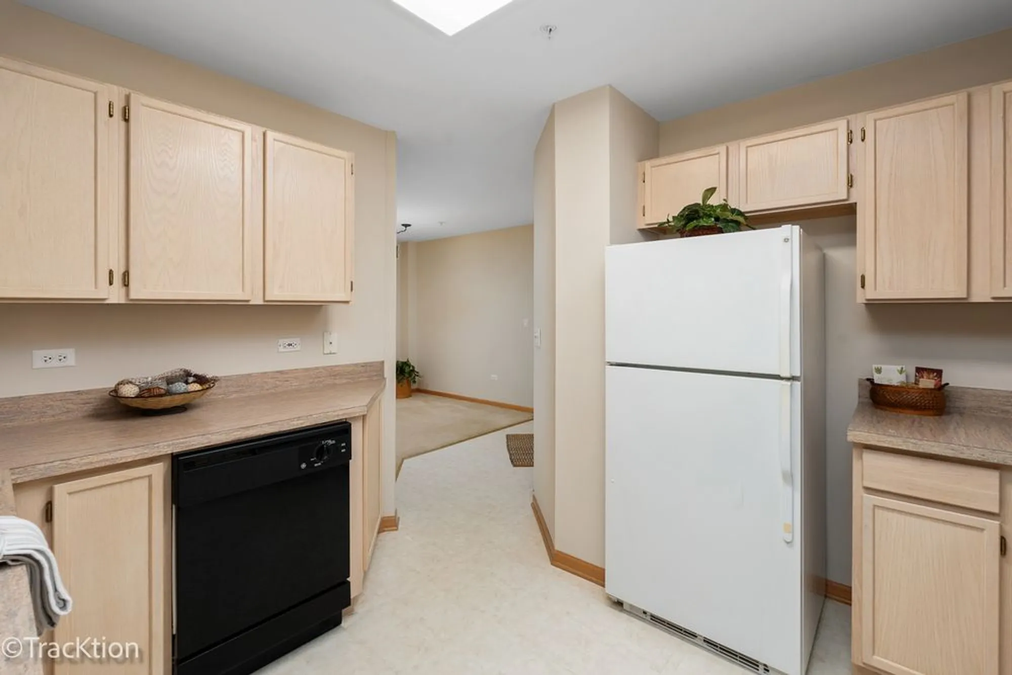 Property Slideshow image 5 of 17 | 13818 s bristlecone ln d, Plainfield, IL, 60544