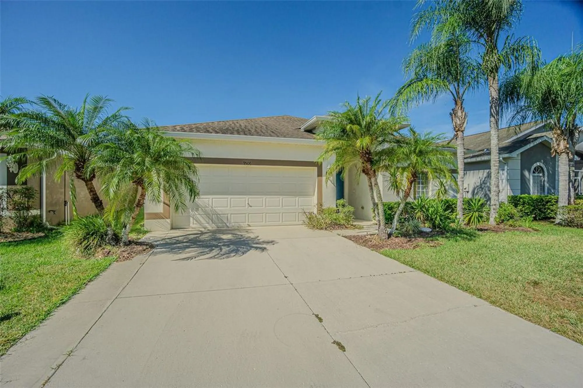 Property Slideshow image 2 of 35 | 9506 rolling cir, San Antonio, FL, 33576