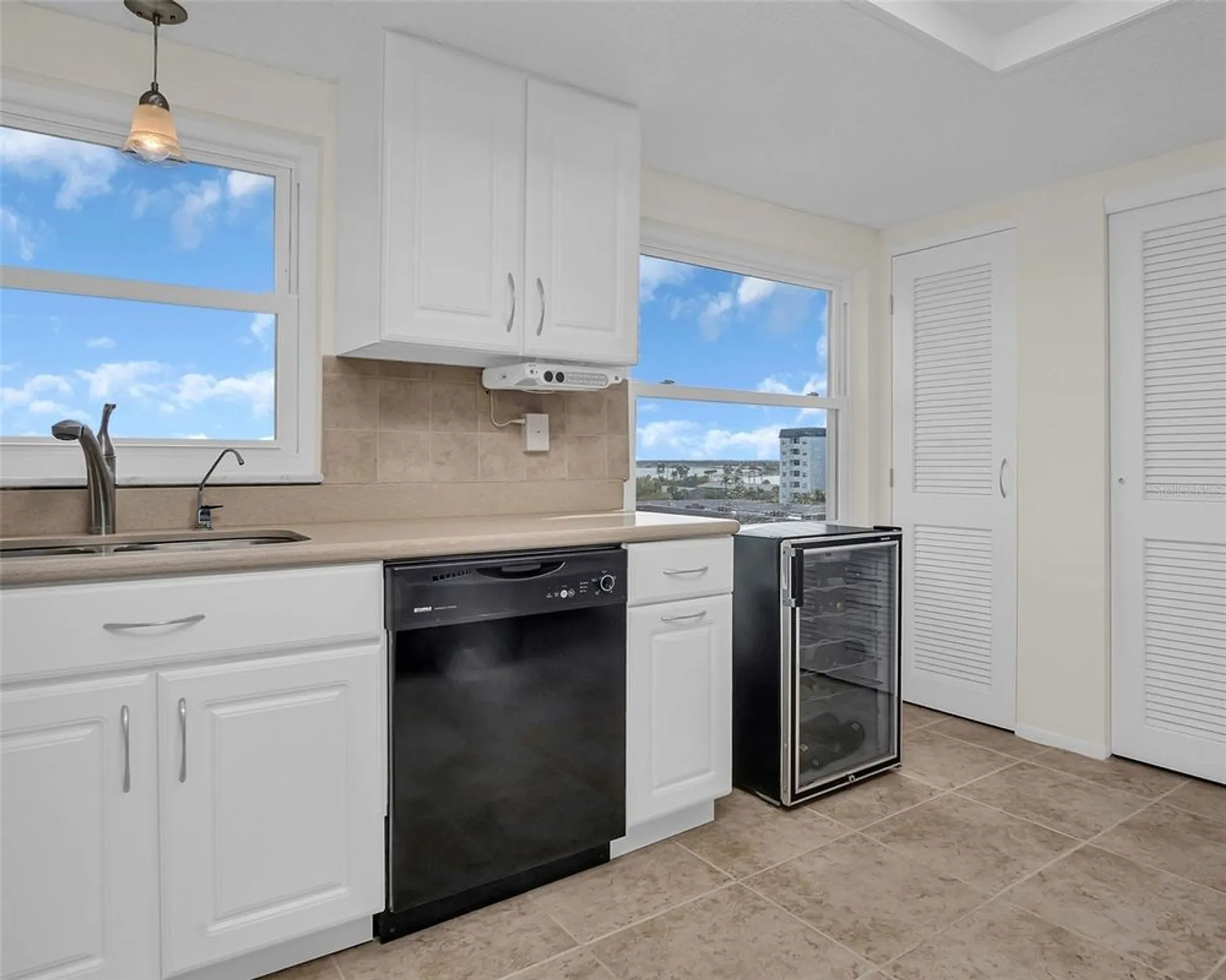 Property Slideshow image 11 of 31 | 9 haig pl 612, Dunedin, FL, 34698