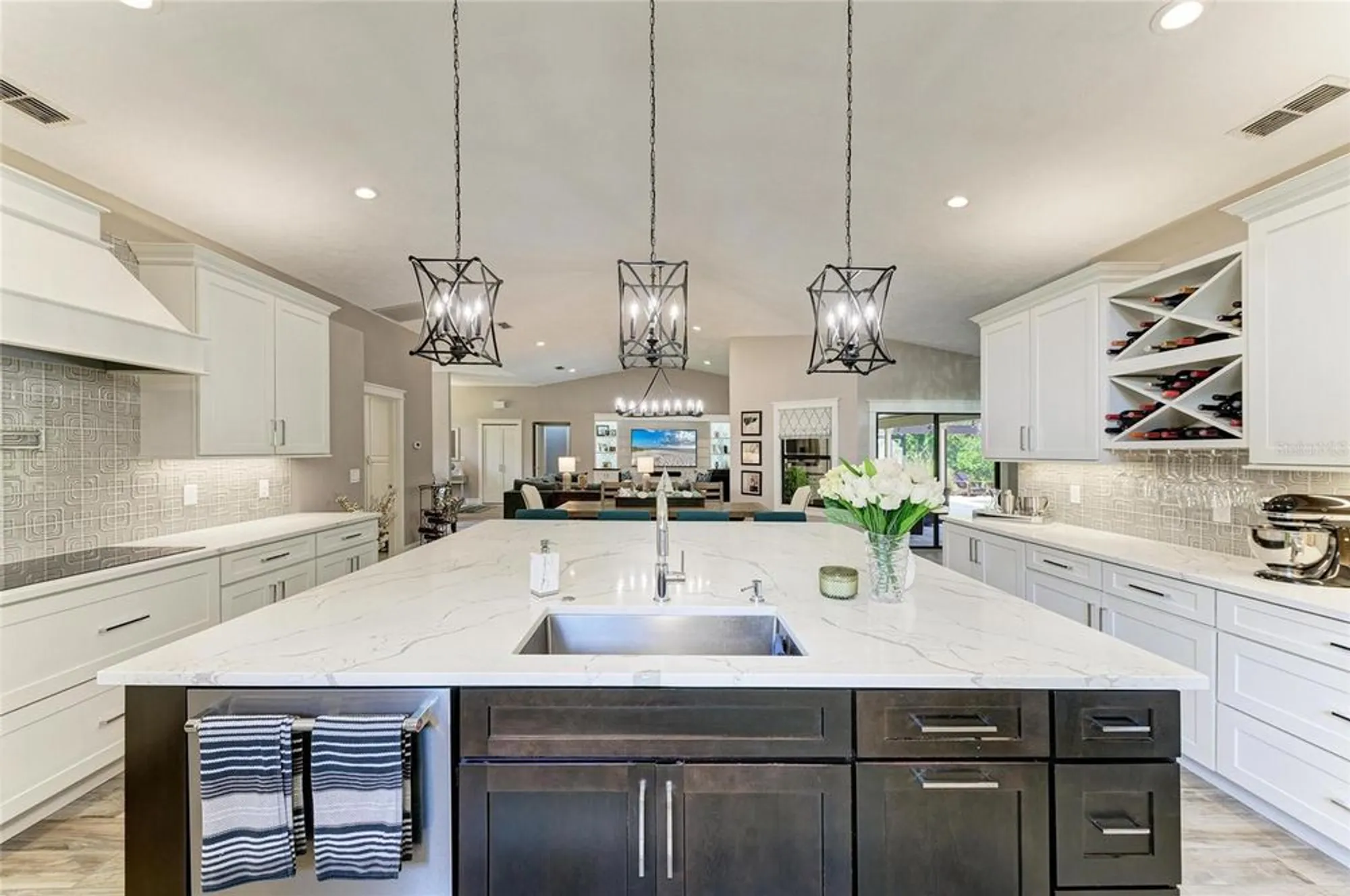 Property Slideshow image 27 of 69 | 8416 palm lakes ct, Sarasota, FL, 34243