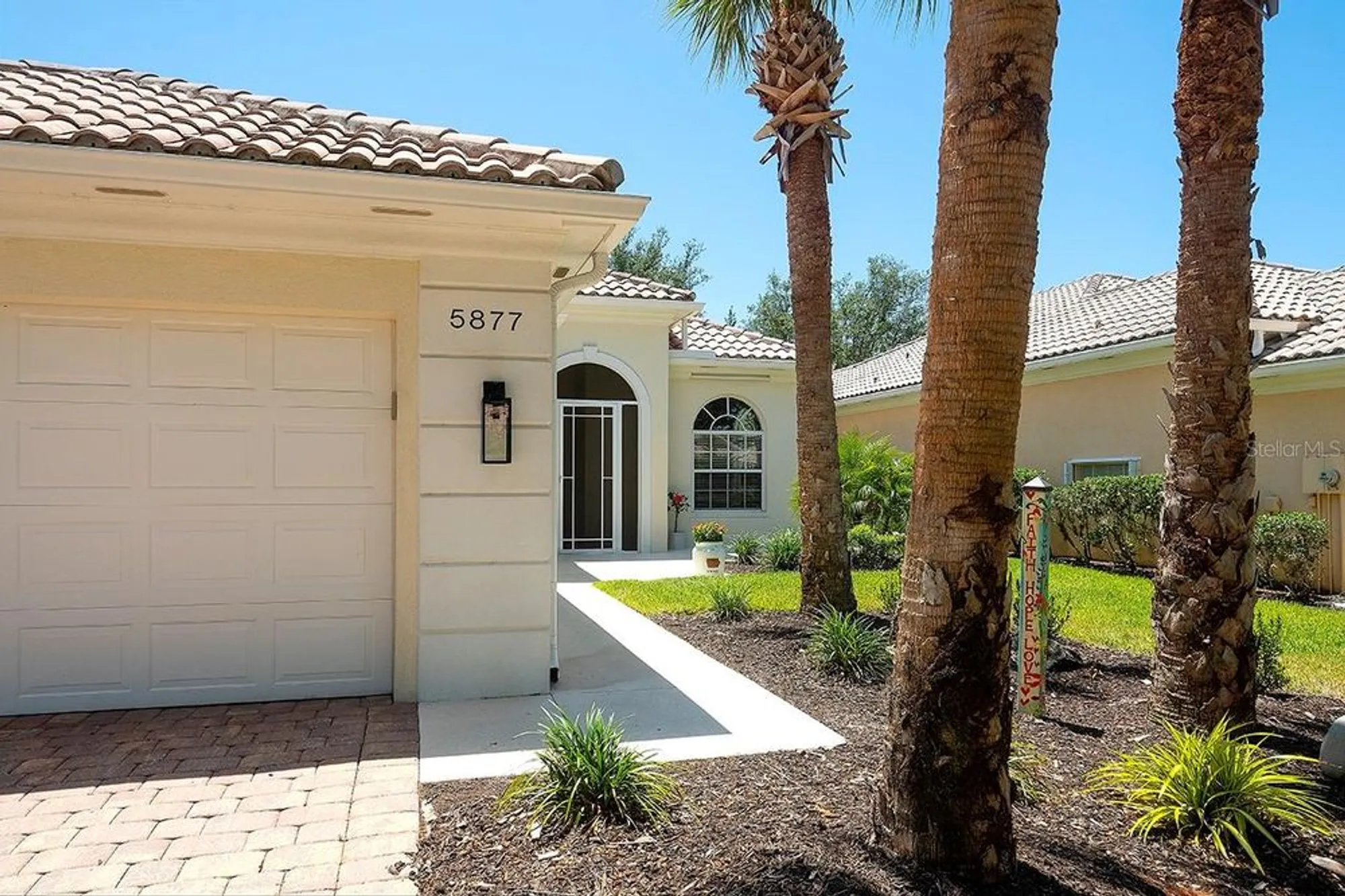 Property Slideshow image 5 of 50 | 5877 ferrara dr, Sarasota, FL, 34238