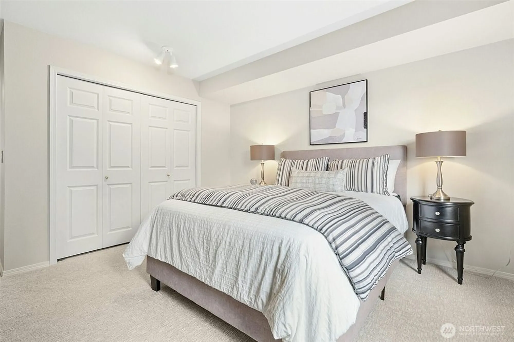 Property Slideshow image 20 of 31 | 22535 se highland cir 206, Issaquah, WA, 98029