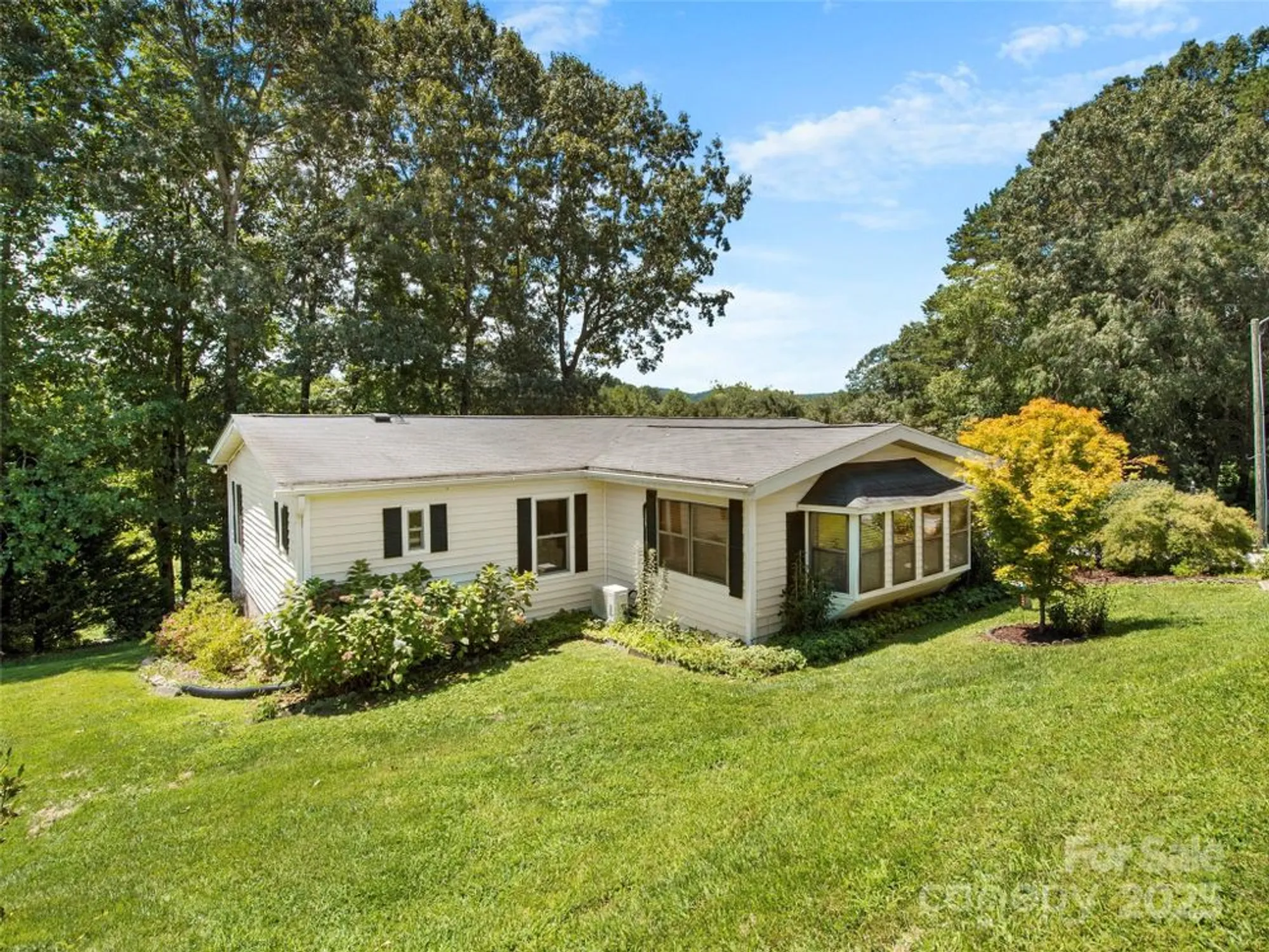 Property Slideshow image 3 of 27 | 200 cranbrook cir, Hendersonville, NC, 28792