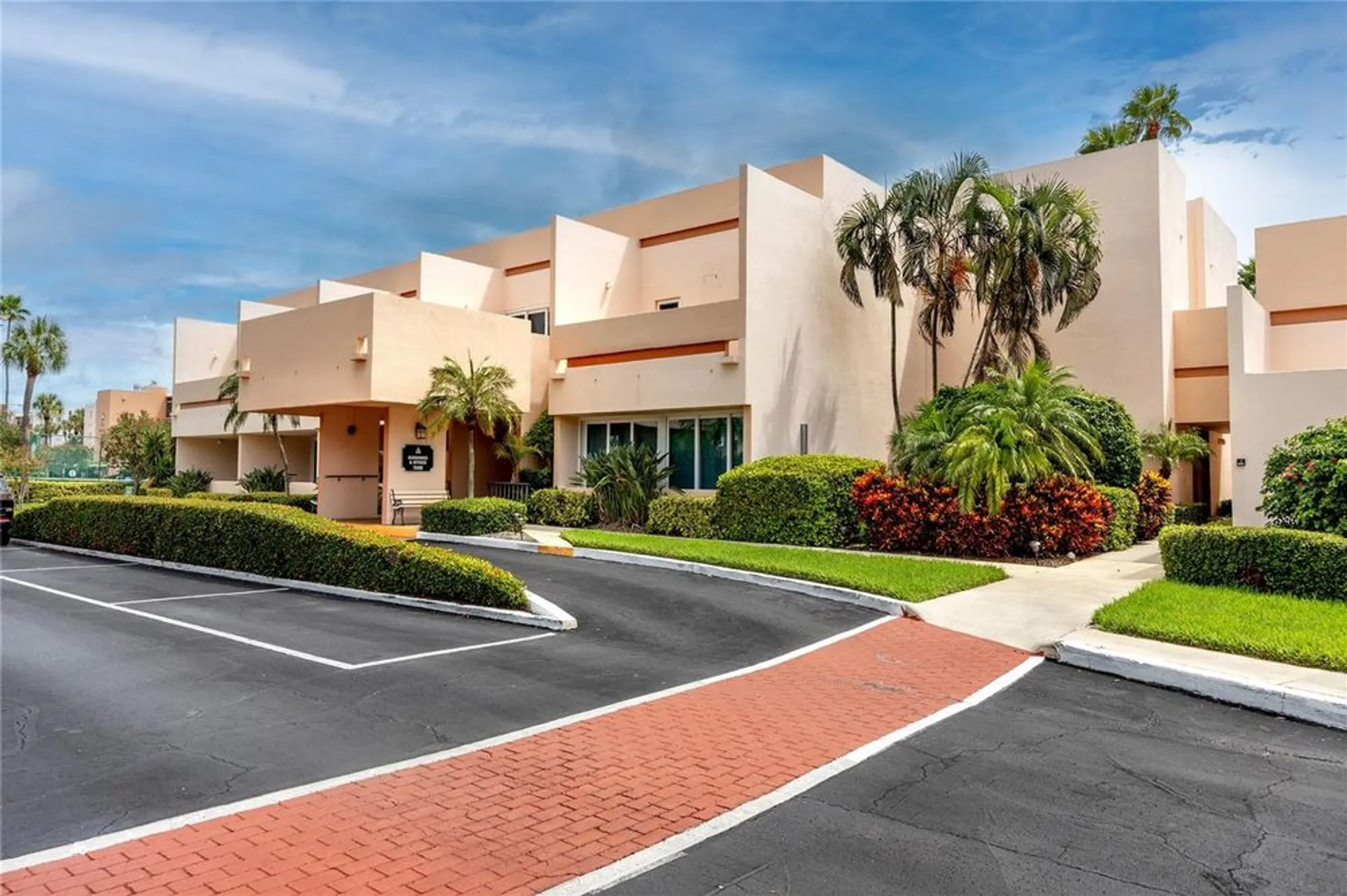 Property Slideshow image 41 of 59 | 7645 sun island dr 304, South Pasadena, FL, 33707