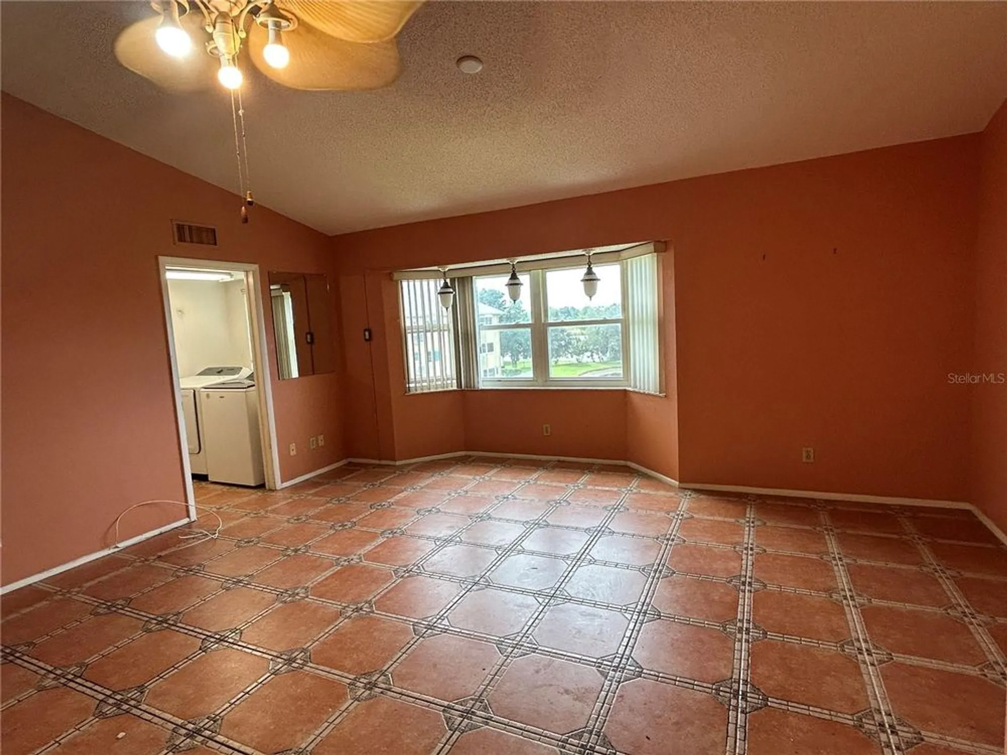 Property Slideshow image 9 of 34 | 2221 norwegian dr 57, Clearwater, FL, 33763