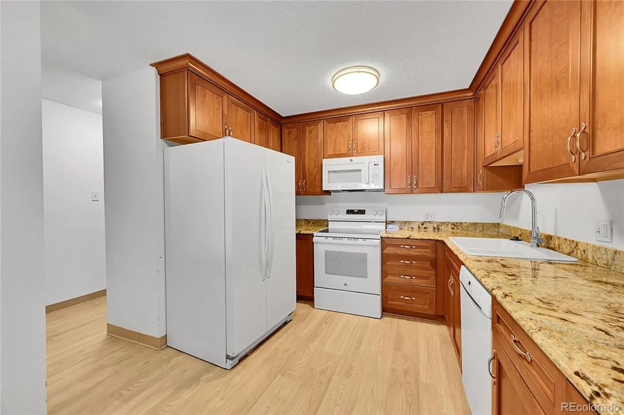 Property Slideshow image 3 of 20 | 3022 s wheeling way apt 205, Aurora, CO, 80014