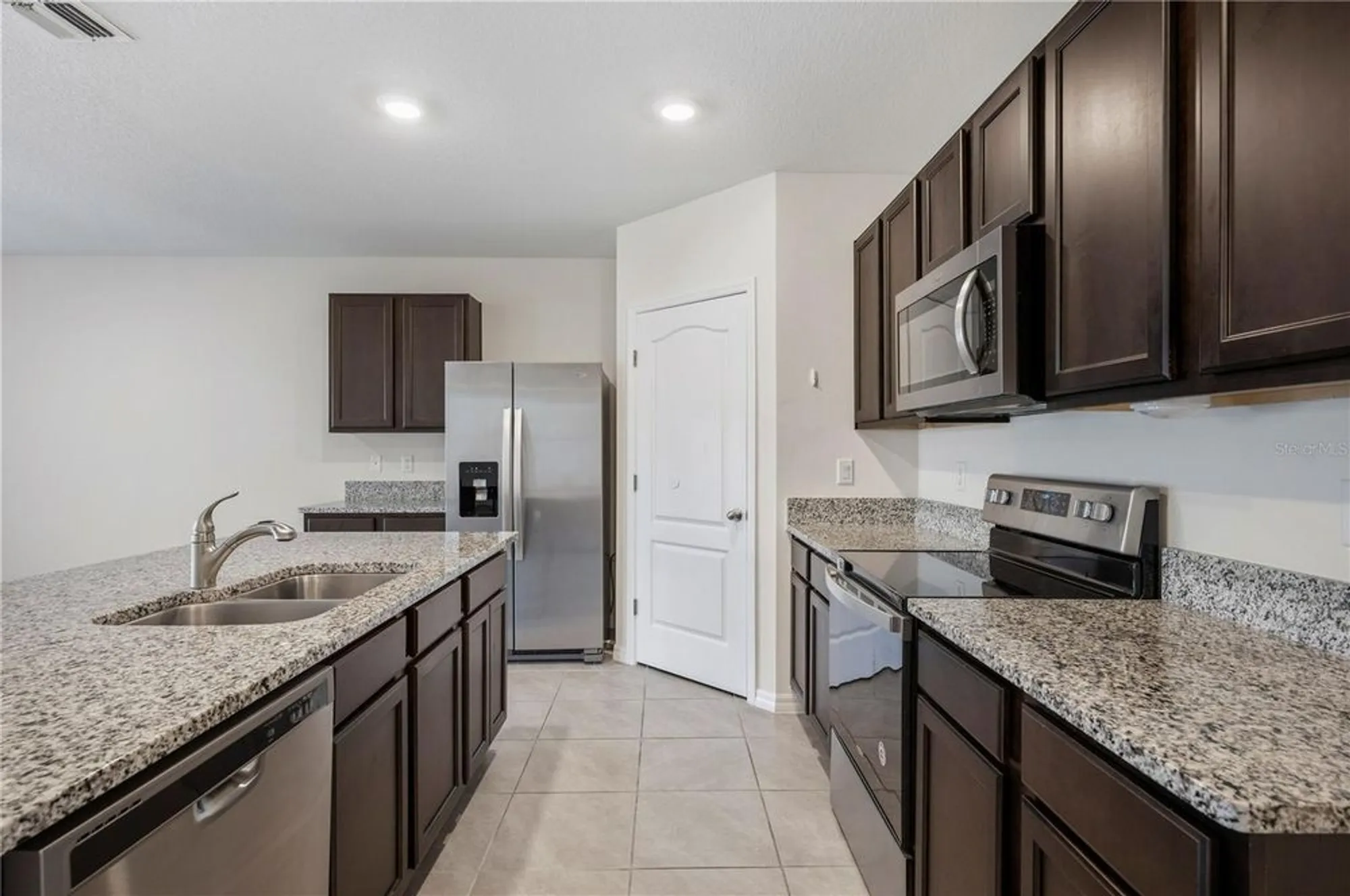 Property Slideshow image 17 of 41 | 2719 grandbury grove rd, Lakeland, FL, 33811