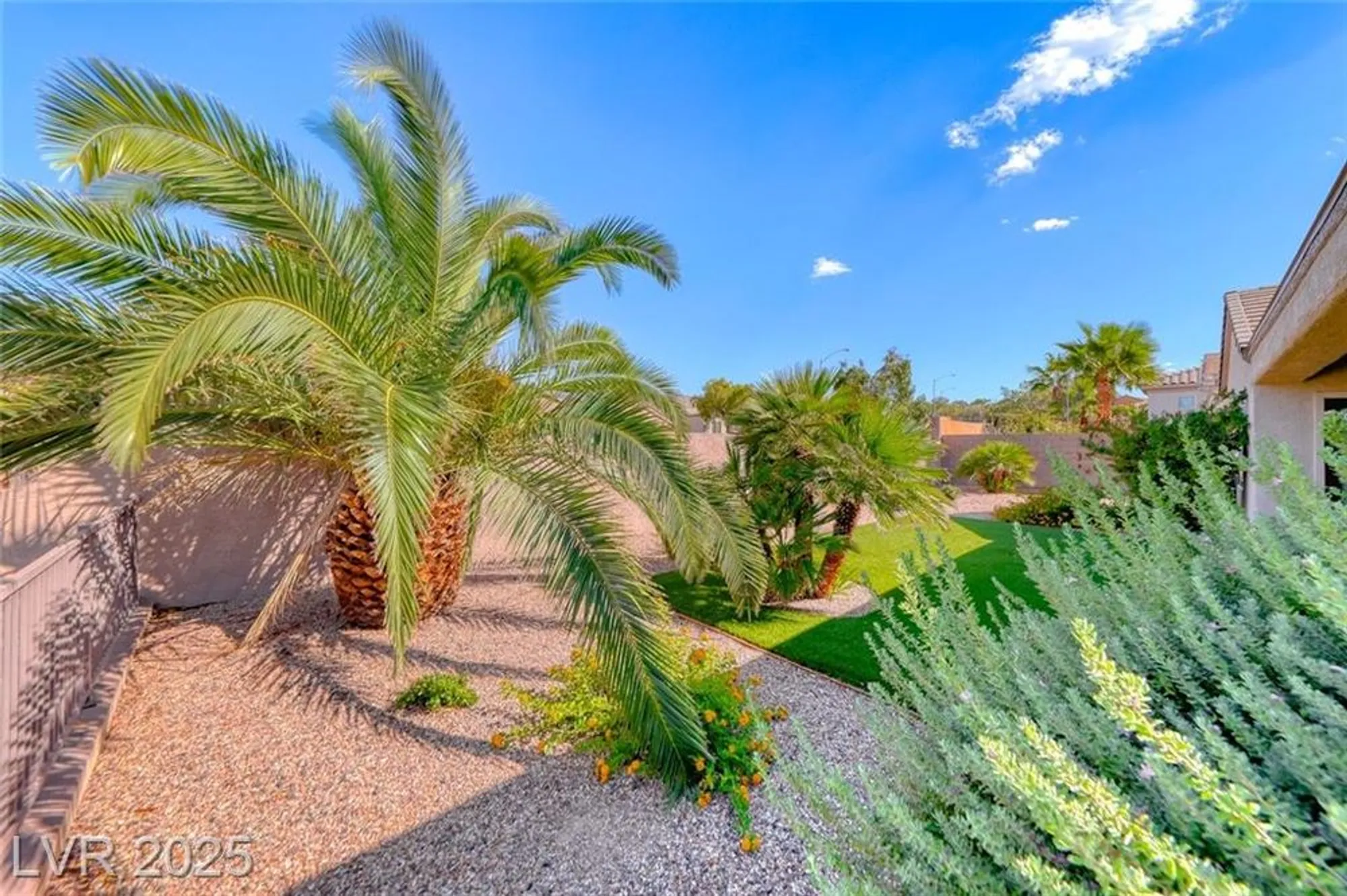 Property Slideshow image 38 of 56 | 2218 sandstone cliffs dr, Henderson, NV, 89044