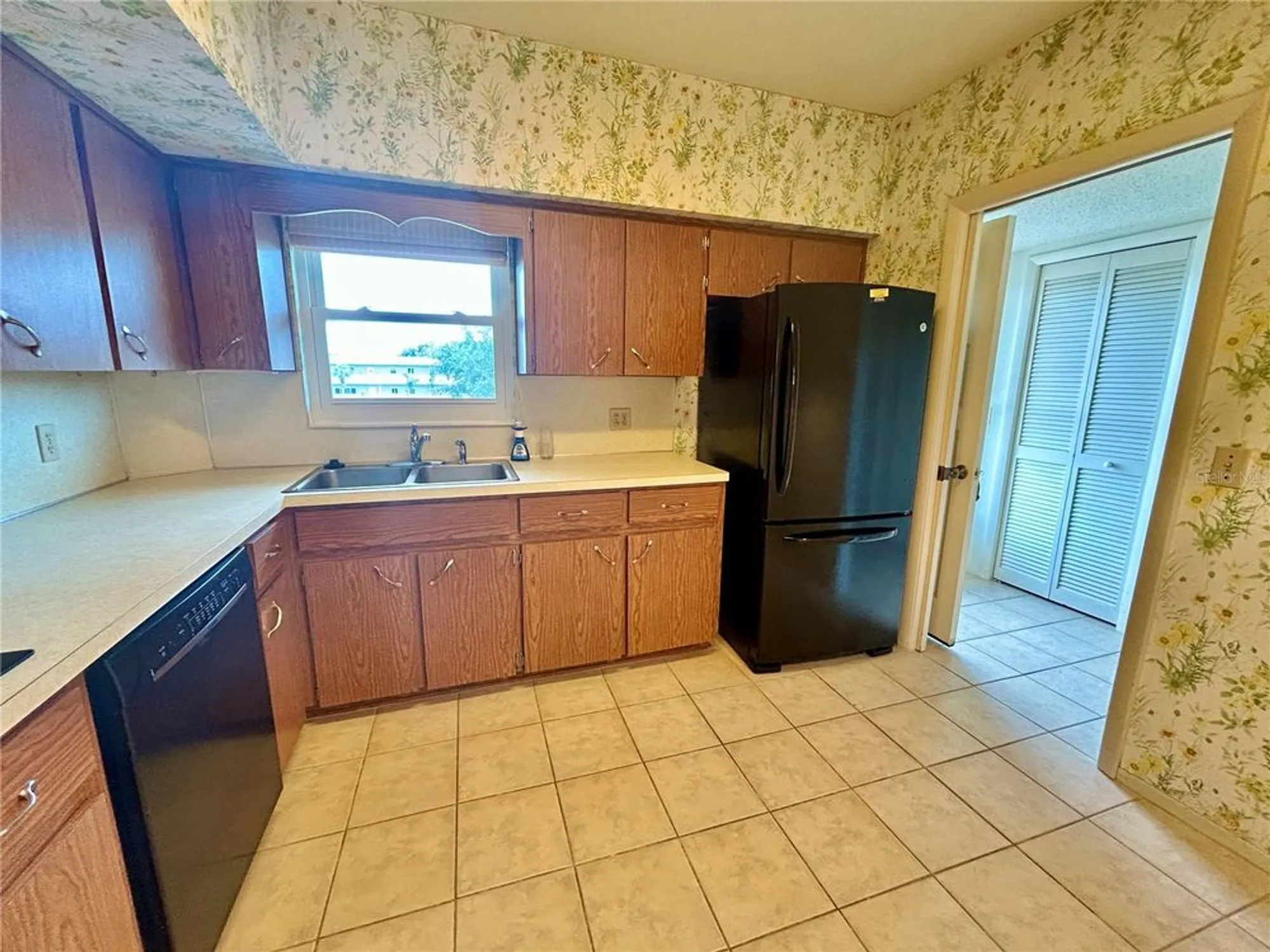 Property Slideshow image 8 of 57 | 2350 haitian dr 60, Clearwater, FL, 33763