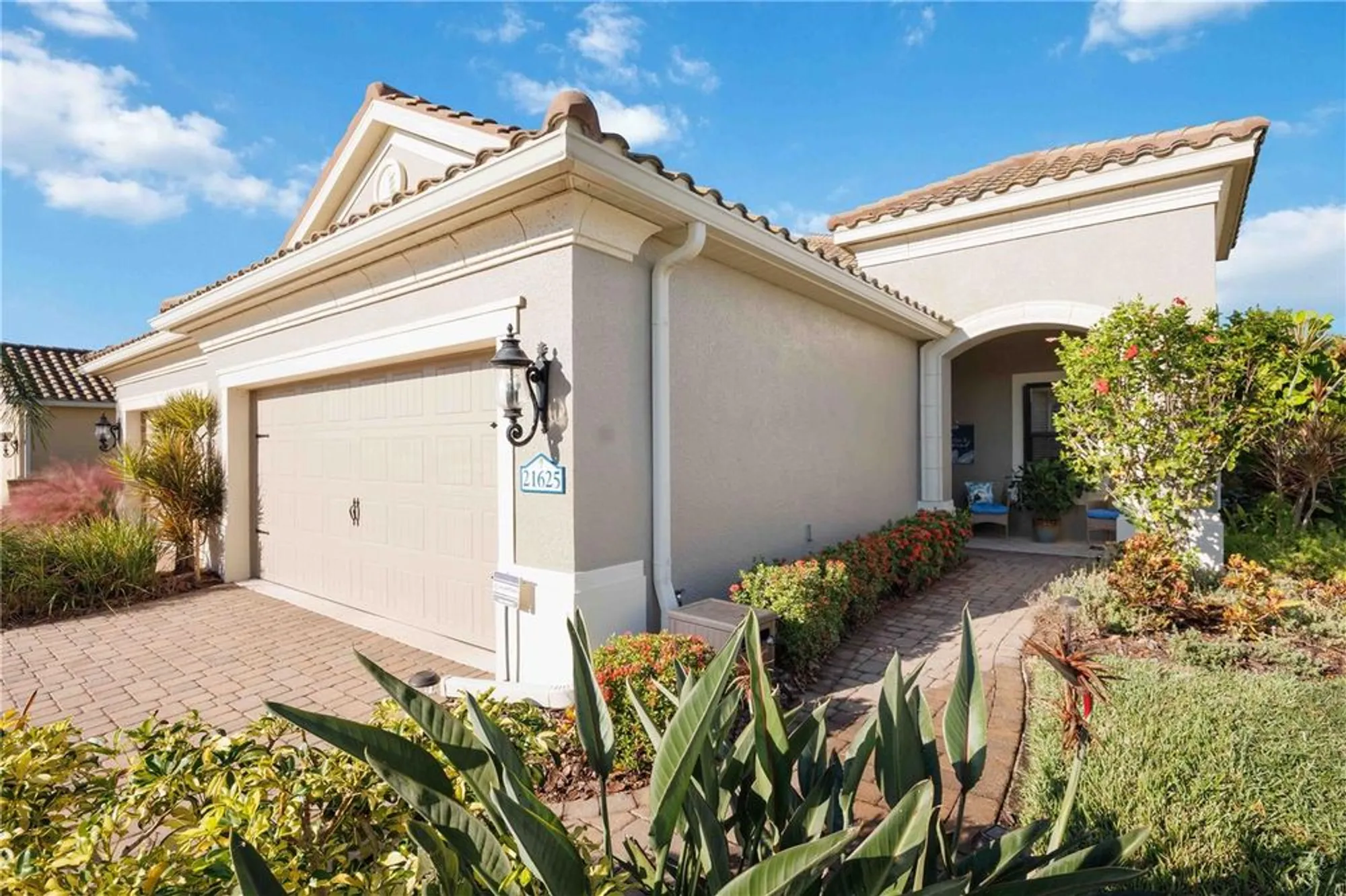 Property Slideshow image 6 of 70 | 21625 avon park ct, Venice, FL, 34293