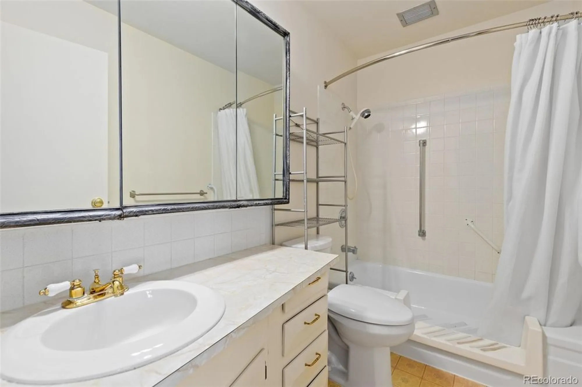 Property Slideshow image 10 of 24 | 9625 e center ave apt 1d, Denver, CO, 80247