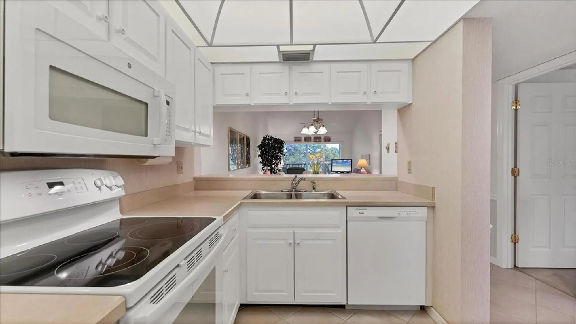 Property Slideshow image 11 of 44 | 450 cerromar rd 282, Venice, FL, 34293