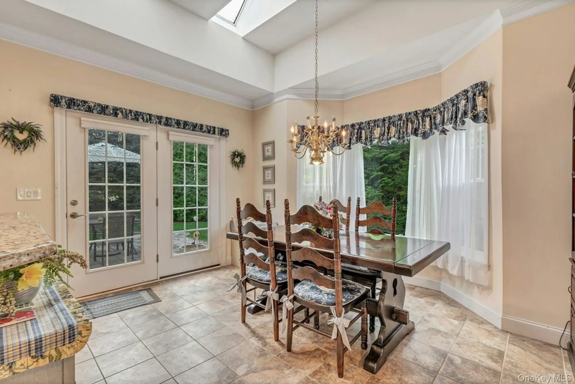 Property Slideshow image 16 of 24 | 159 stoneleigh dr, Riverhead, NY, 11901
