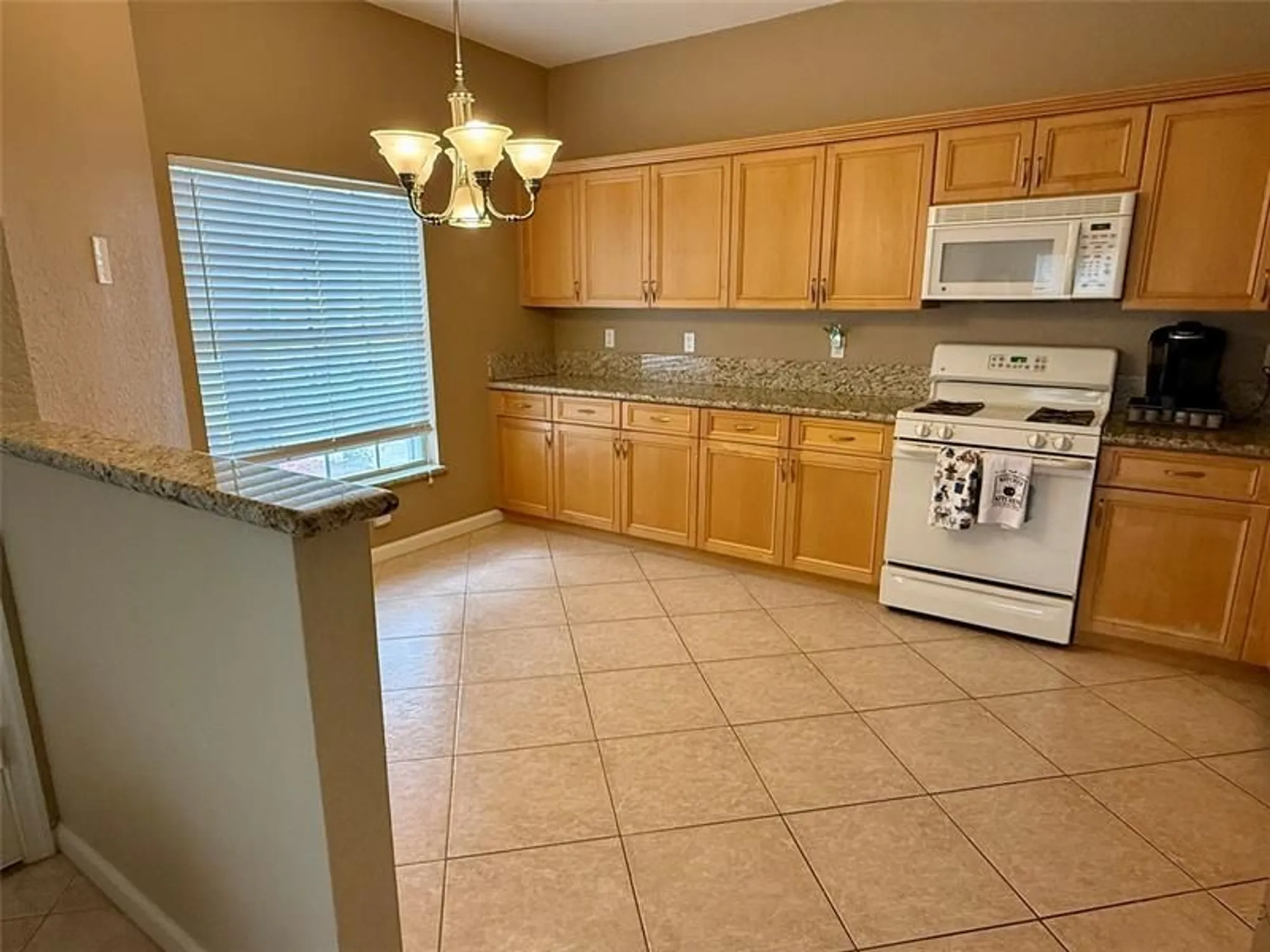 Property Slideshow image 8 of 47 | 344 nw breezy point loop, Port St Lucie, FL, 34986