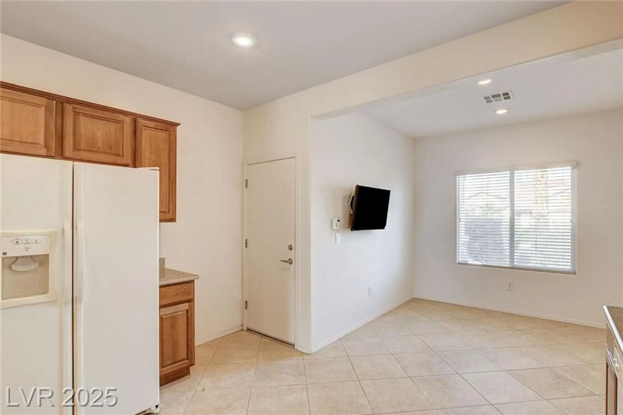 Property Slideshow image 10 of 48 | 2421 willow wren dr, North Las Vegas, NV, 89084