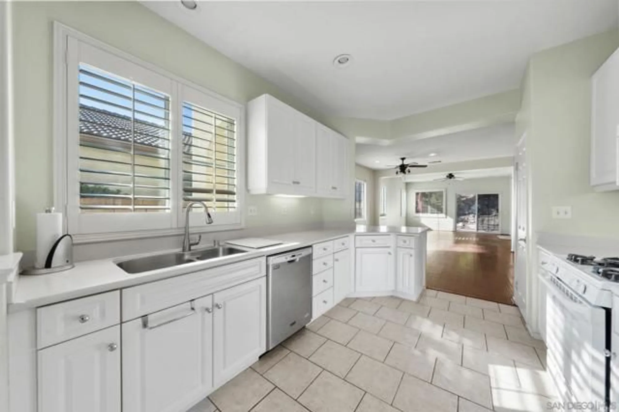 Property Slideshow image 19 of 37 | 27992 whisperwood dr, Menifee, CA, 92584