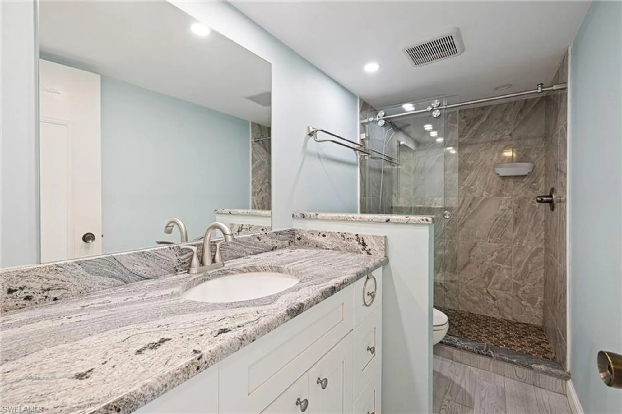 Property Slideshow image 21 of 49 | 3200 gulf shore blvd 401, Naples, FL, 34103