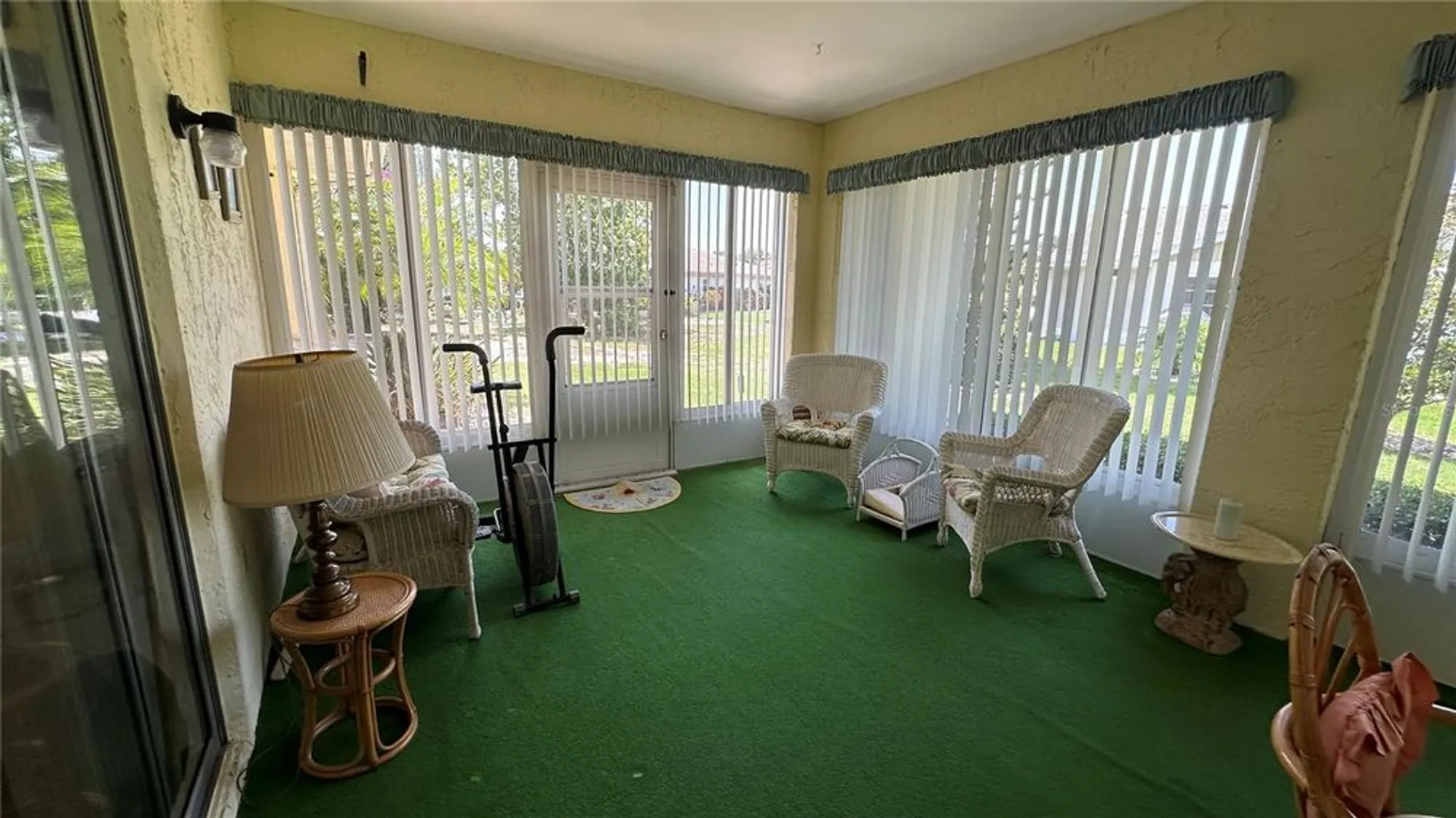 Property Slideshow image 15 of 20 | 205 strongbow ct, Sun City Center, FL, 33573