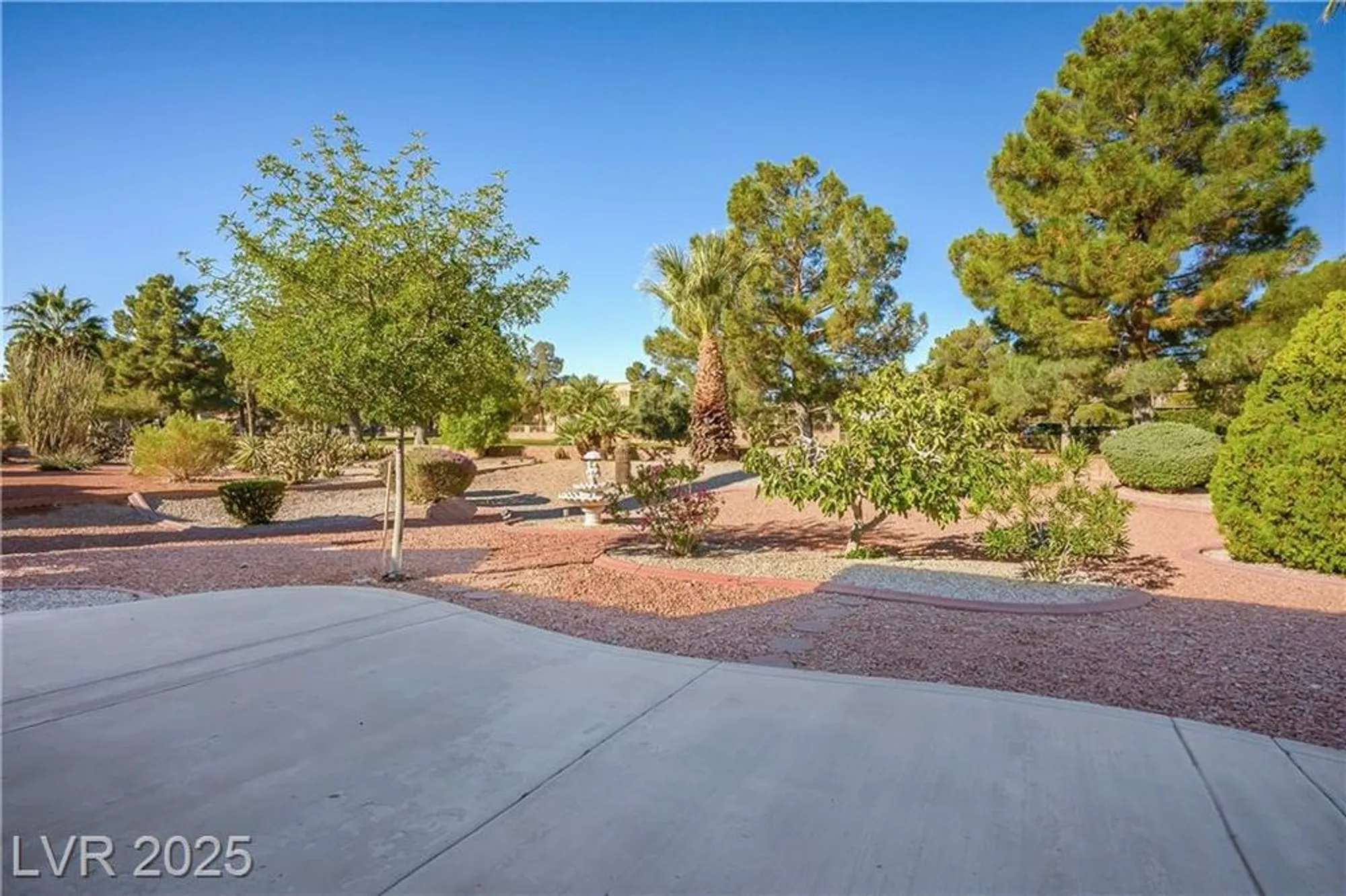 Property Slideshow image 21 of 27 | 2413 totem pole ct, Las Vegas, NV, 89134