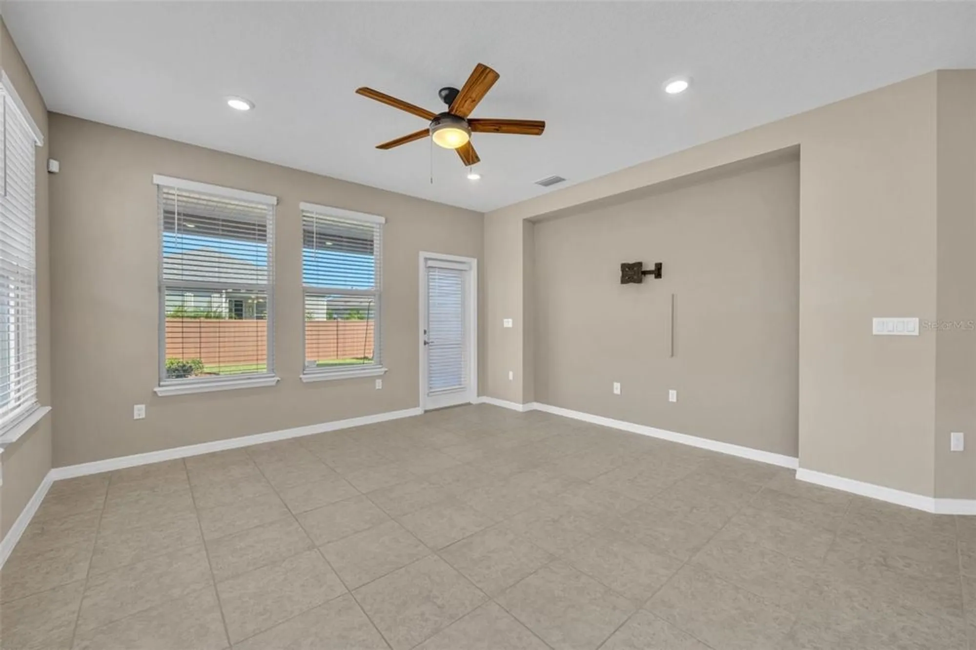Property Slideshow image 18 of 64 | 397 alcove dr, Groveland, FL, 34736