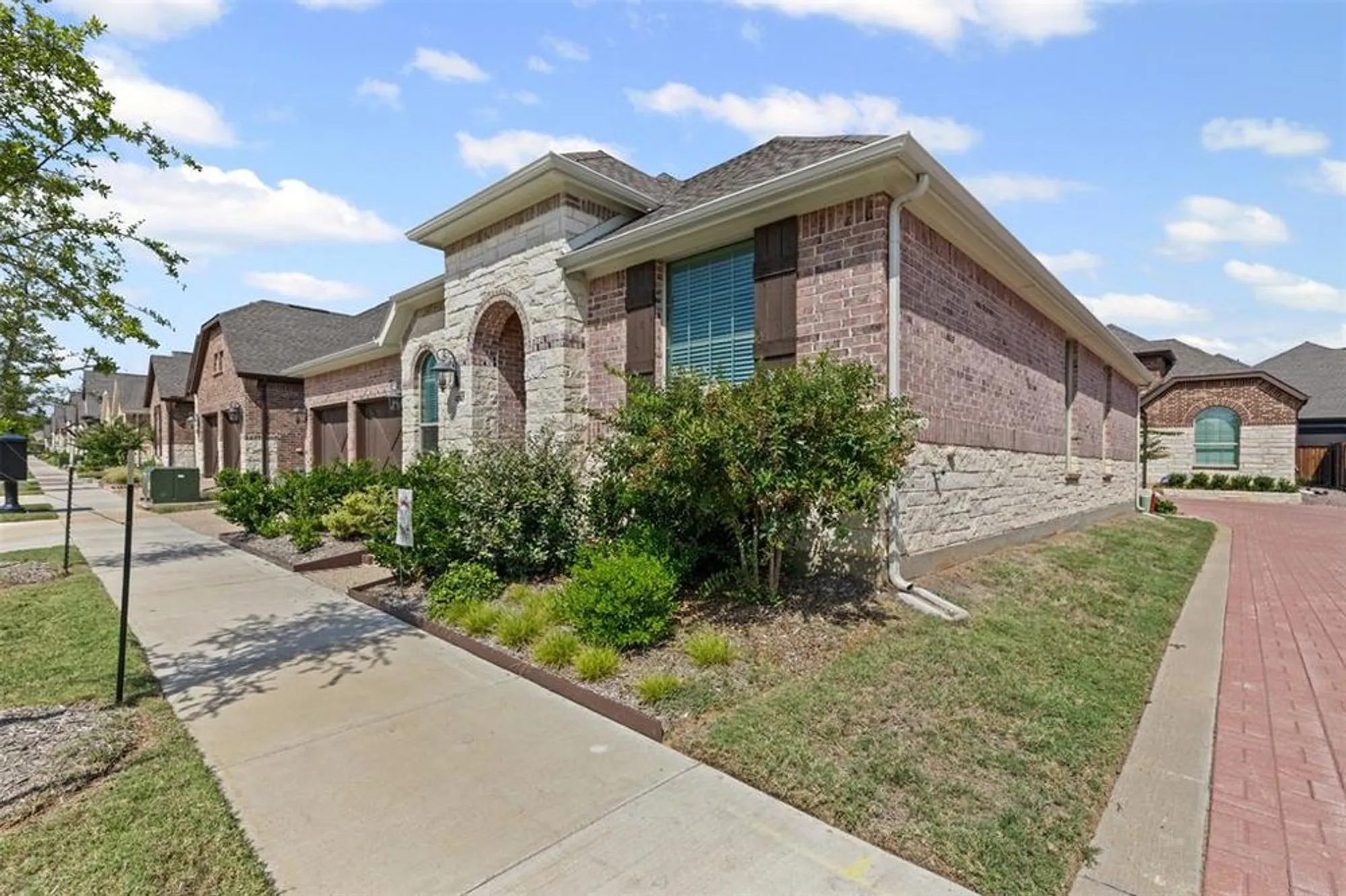 Property Slideshow image 2 of 30 | 4747 kings garden pkwy, Arlington, TX, 76005