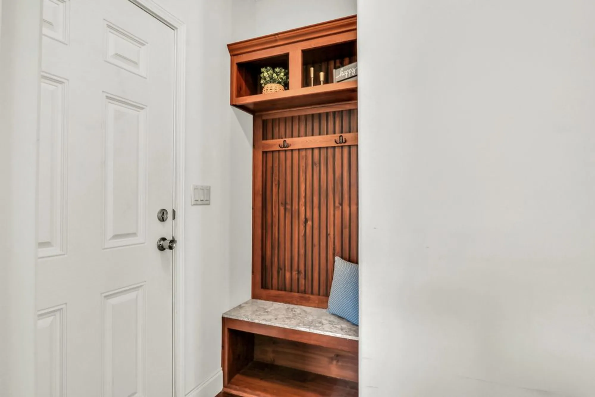 Property Slideshow image 19 of 24 | 305 legacy ct, Grayslake, IL, 60030