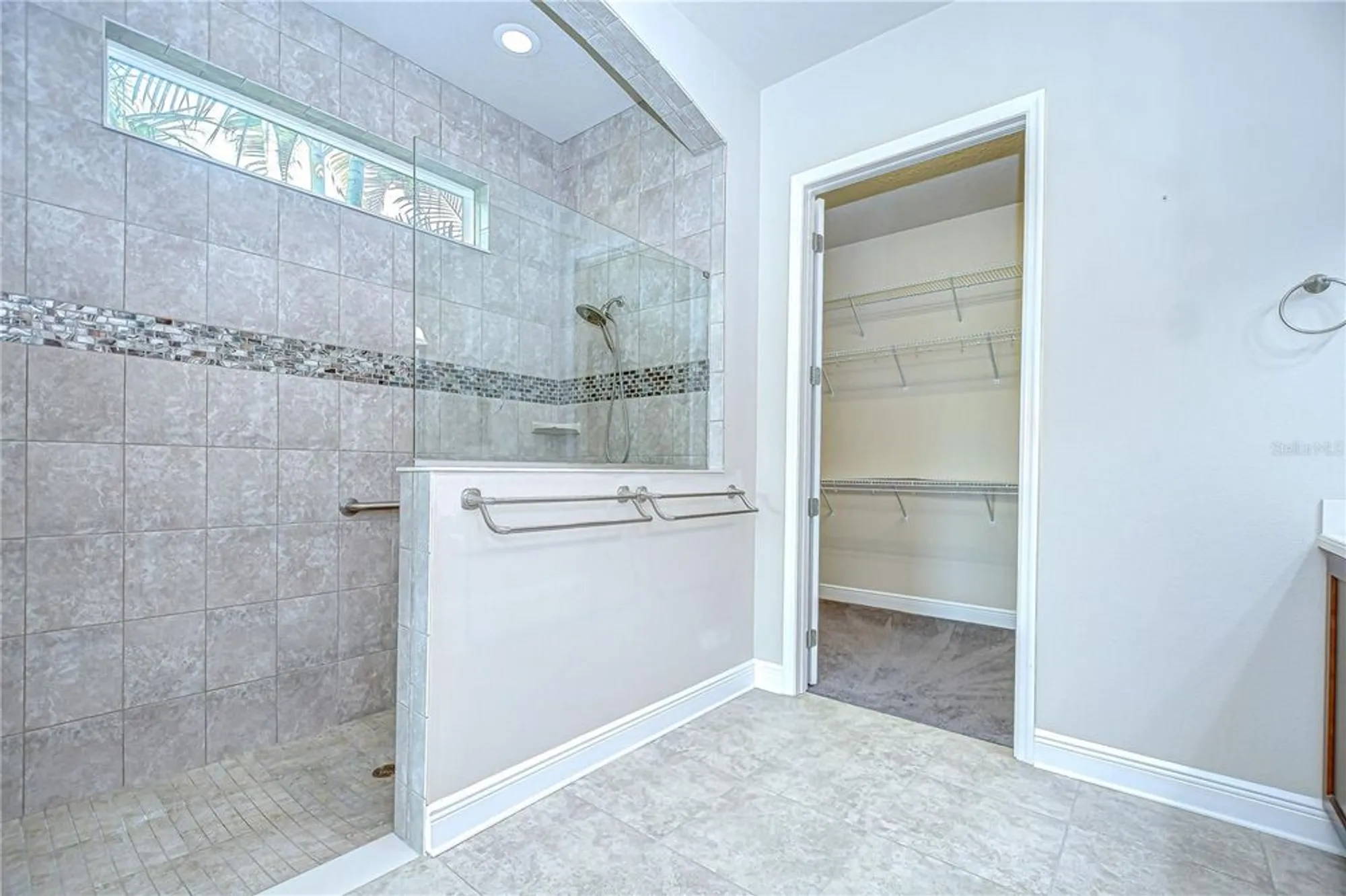 Property Slideshow image 17 of 36 | 13937 swallow hill dr, Lithia, FL, 33547