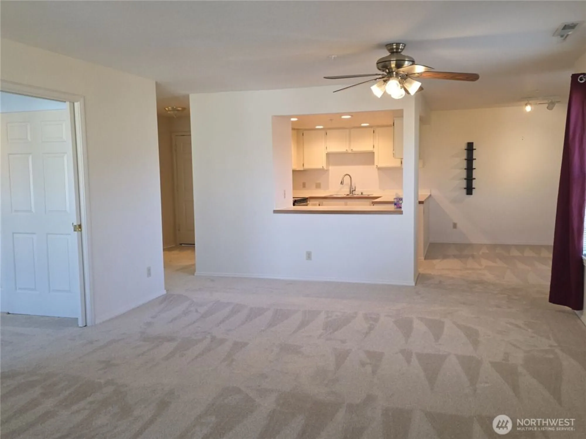 Property Slideshow image 30 of 40 | 3935 226th pl 313, Issaquah, WA, 98029