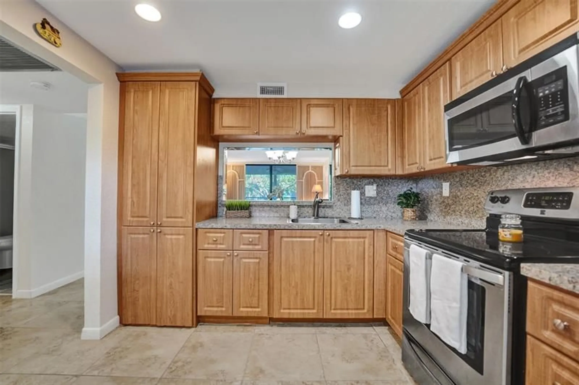 Property Slideshow image 5 of 29 | 900 colony point cir apt 221, Pembroke Pines, FL, 33026