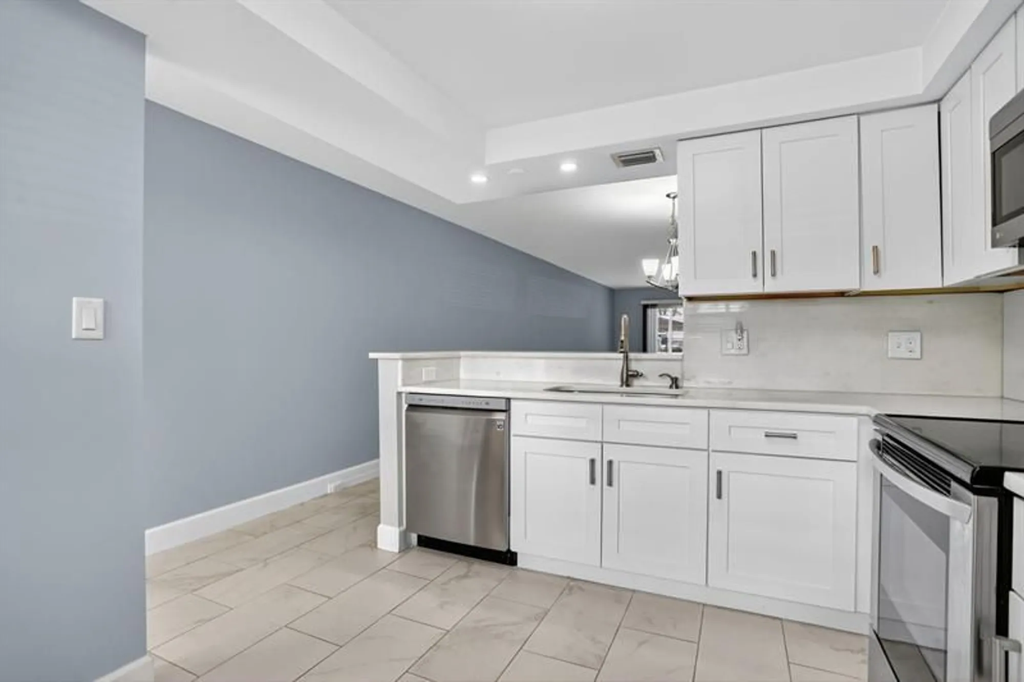 Property Slideshow image 9 of 72 | 2003 granada dr apt f1, Coconut Creek, FL, 33066