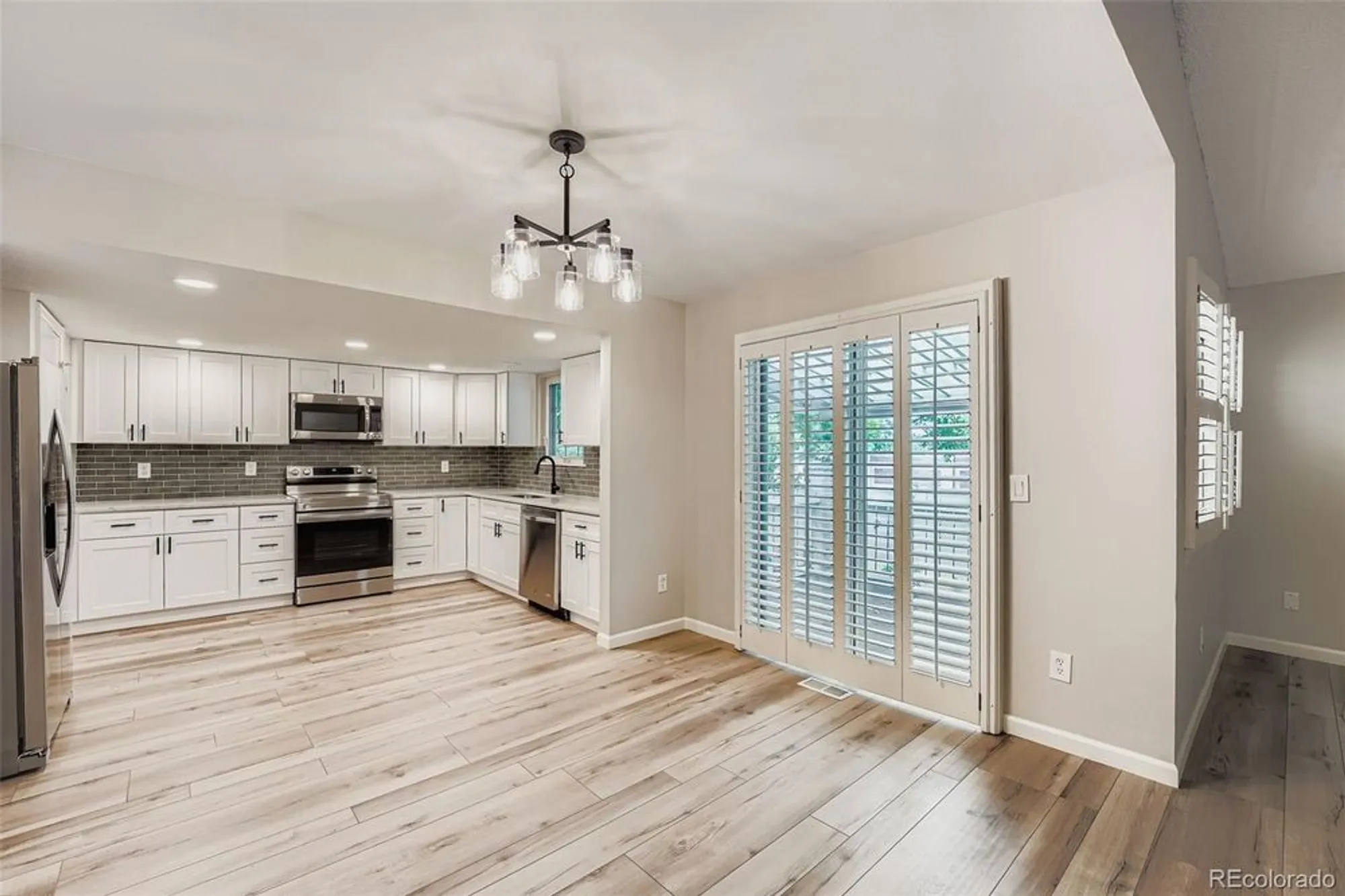 Property Slideshow image 5 of 22 | 2800 s heather gardens way b, Aurora, CO, 80014