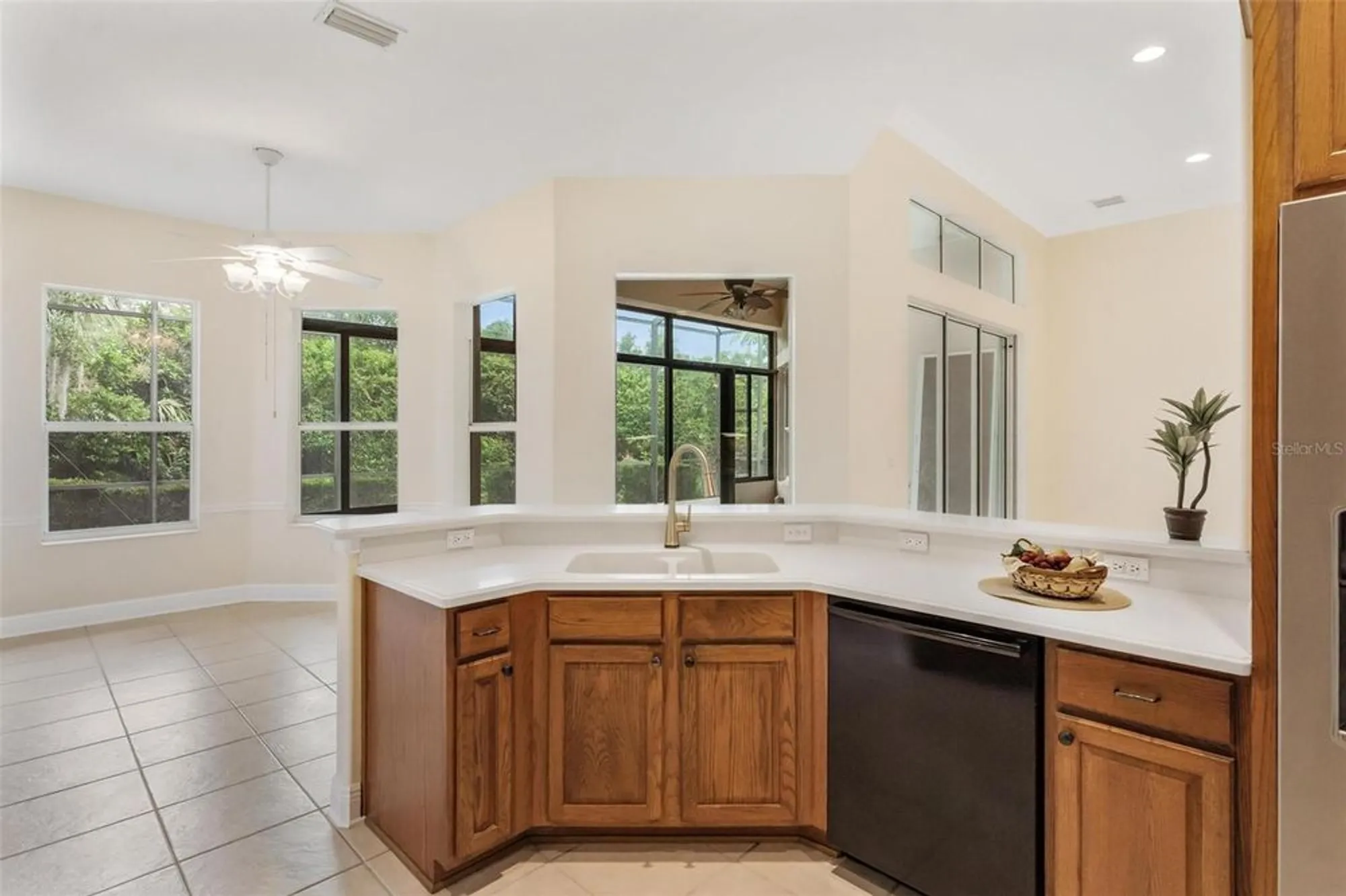 Property Slideshow image 21 of 49 | 5239 grove mnr, Lady Lake, FL, 32159