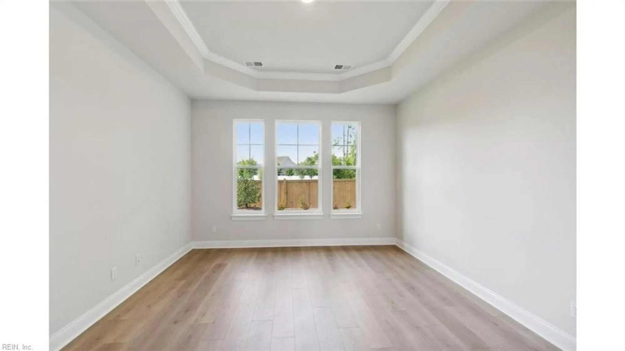 Property Slideshow image 14 of 34 | 2212 edwin dr, Chesapeake, VA, 23322