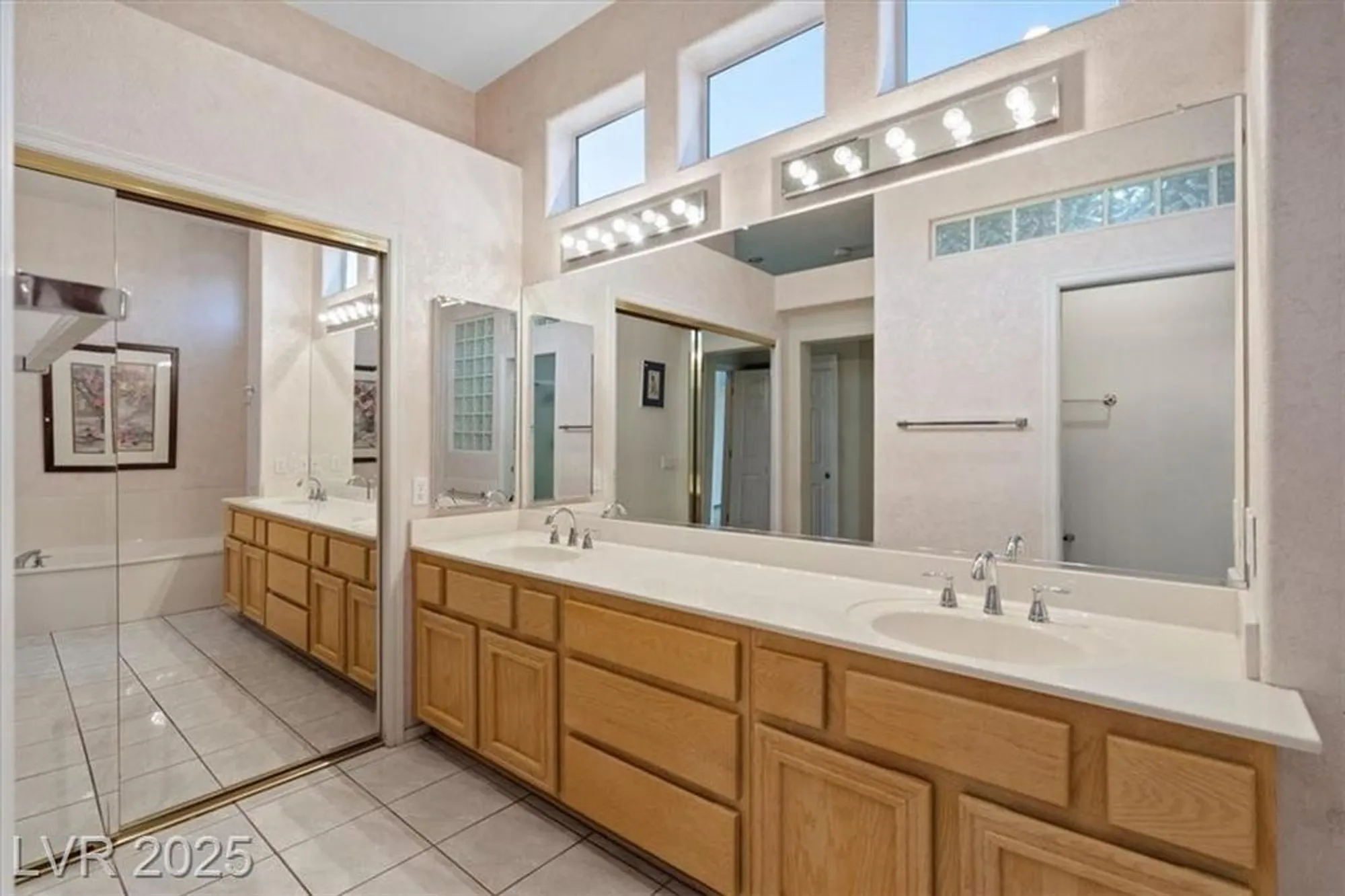 Property Slideshow image 17 of 34 | 2524 banora point dr, Las Vegas, NV, 89134