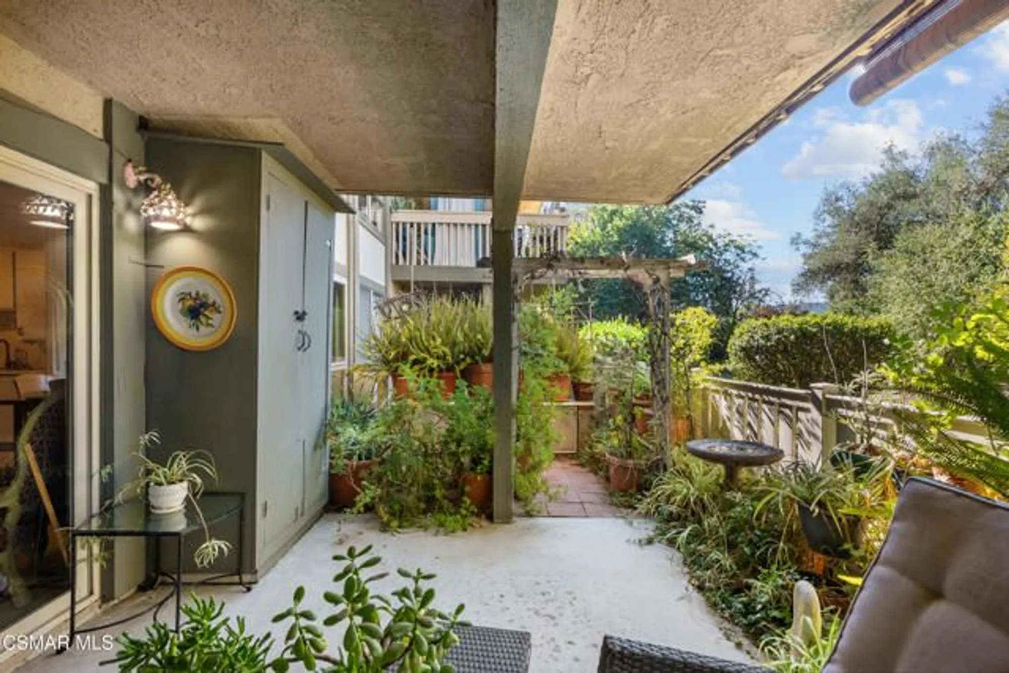 Property Slideshow image 18 of 33 | 351 chestnut hill ct 14, Thousand Oaks, CA, 91360