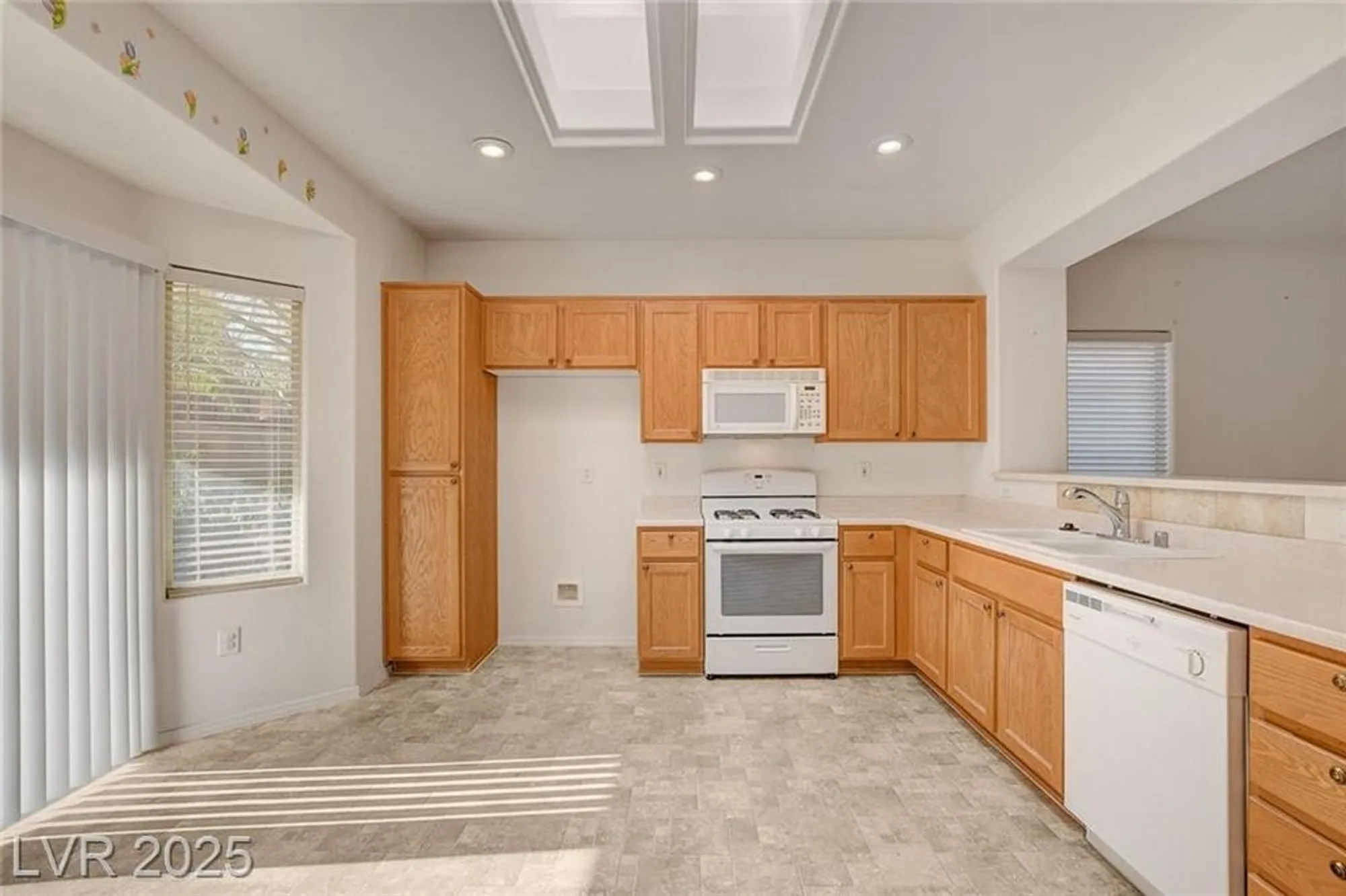 Property Slideshow image 15 of 45 | 2839 sapphire desert dr, Henderson, NV, 89052