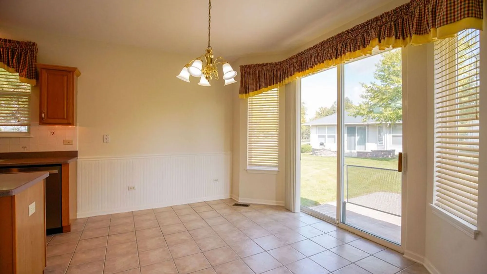 Property Slideshow image 9 of 38 | 12298 winding creek loop, Huntley, IL, 60142