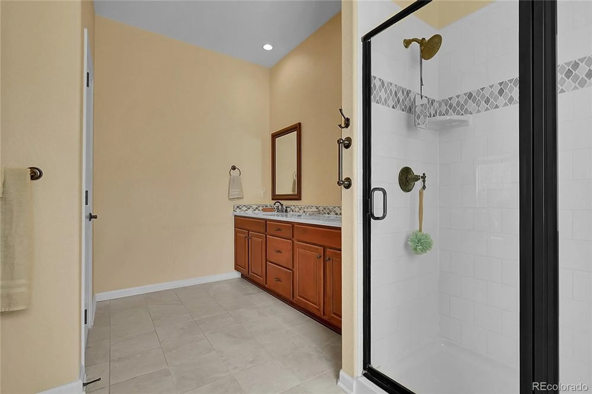 Property Slideshow image 22 of 40 | 22680 e eads cir, Aurora, CO, 80016
