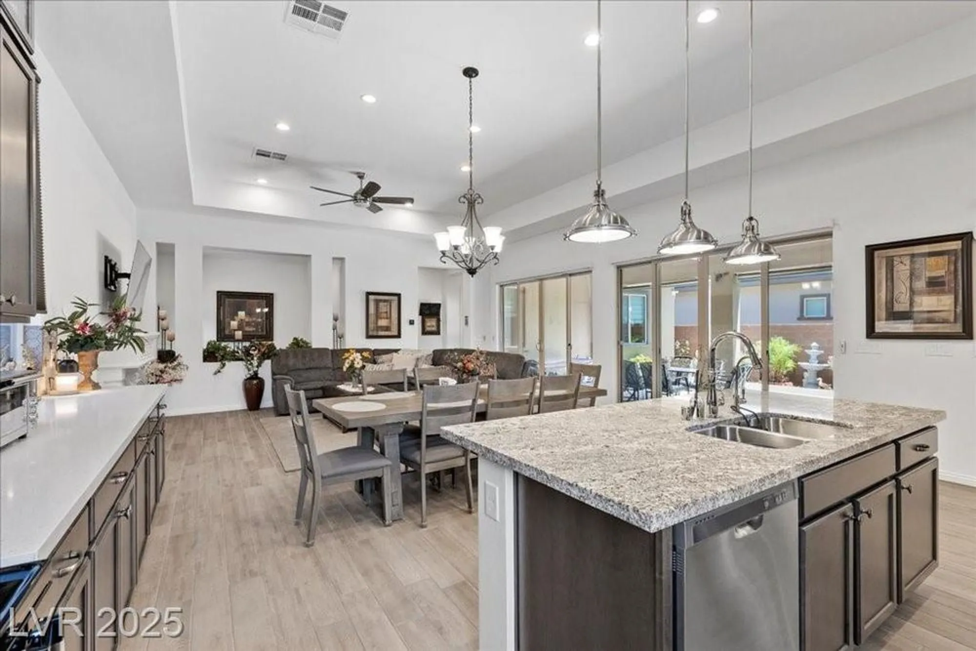 Property Slideshow image 28 of 77 | 6722 desert crimson st, Las Vegas, NV, 89148