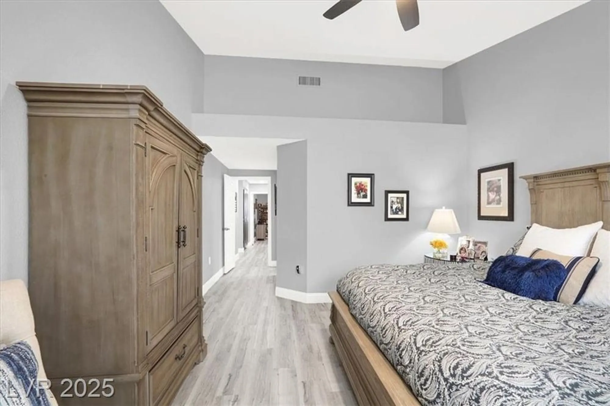 Property Slideshow image 17 of 26 | 2408 dove valley ct, Las Vegas, NV, 89134