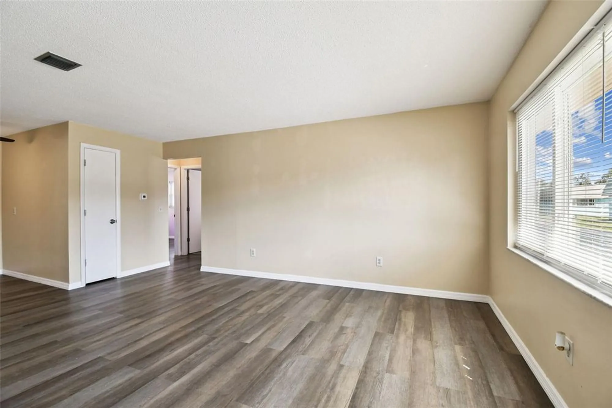 Property Slideshow image 5 of 51 | 8472 68th way, Pinellas Park, FL, 33781