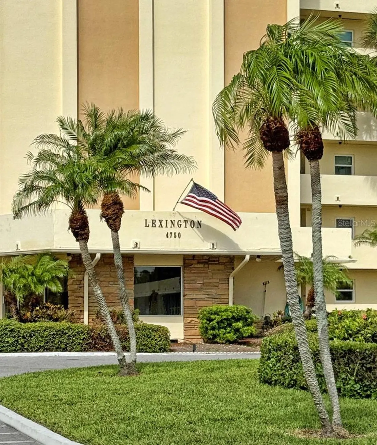 Property Slideshow image 4 of 46 | 4750 cove cir apt 502, St Petersburg, FL, 33708