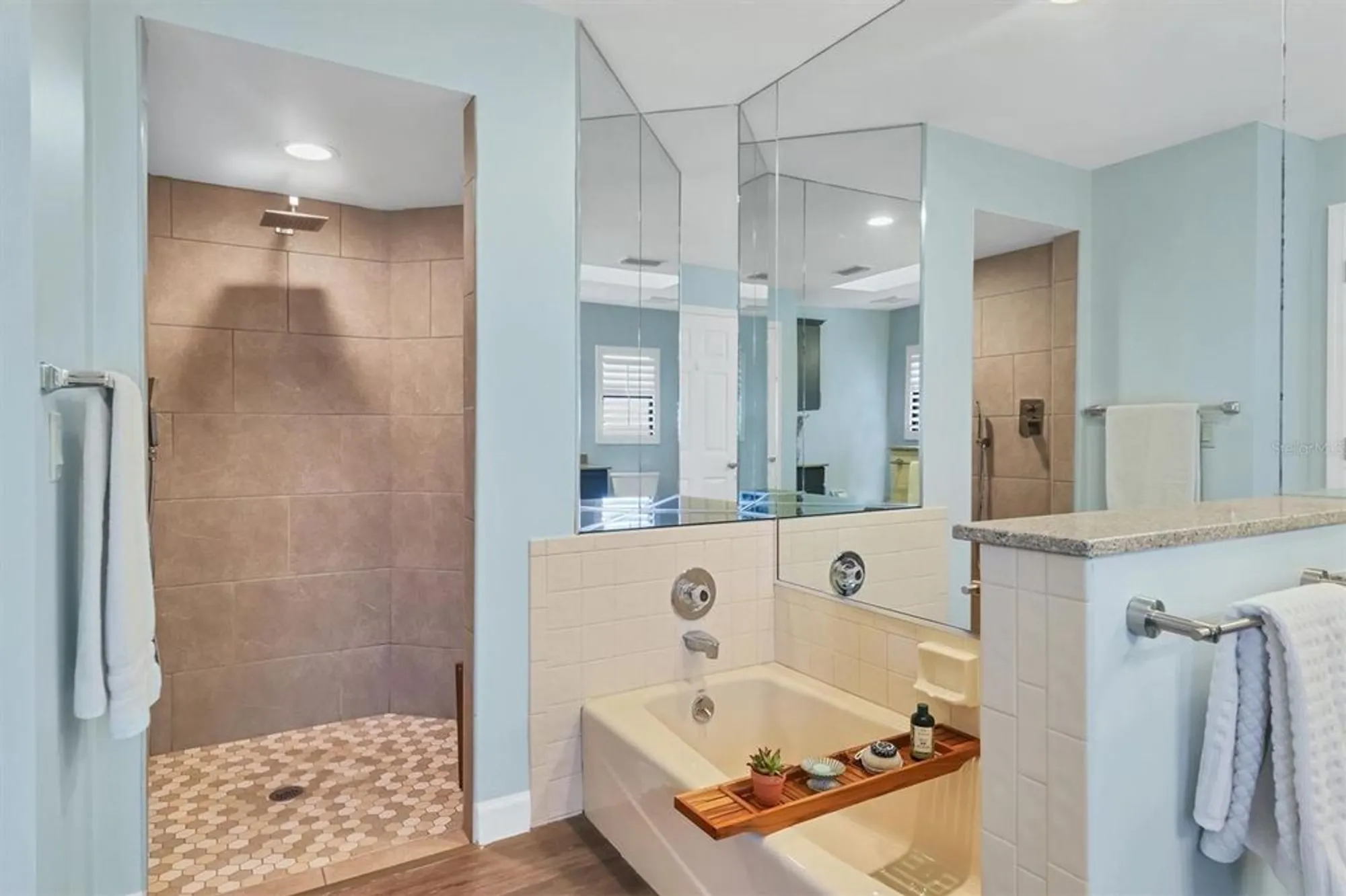 Property Slideshow image 26 of 55 | 3861 wilshire cir 115, Sarasota, FL, 34238